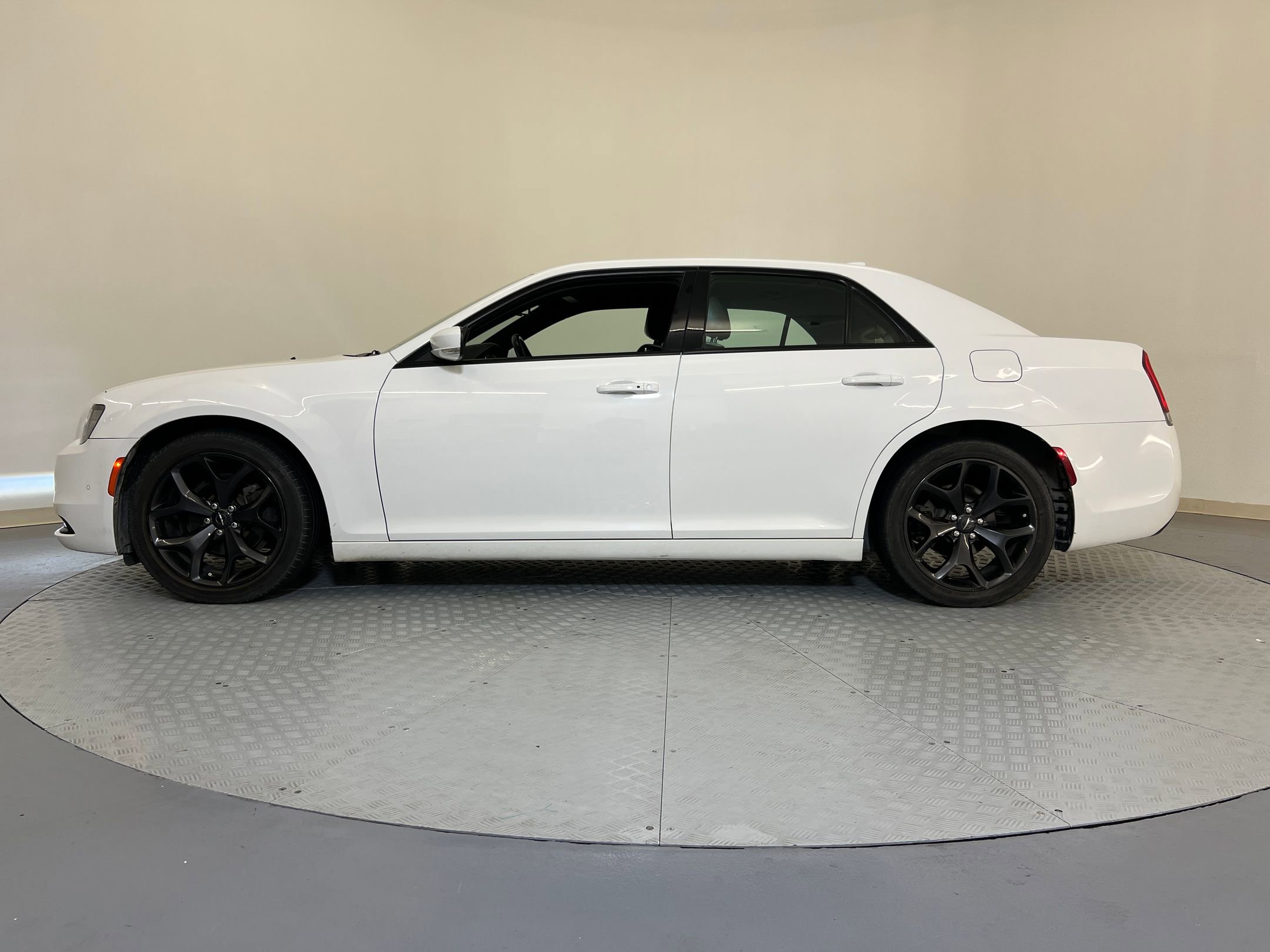 2021 Chrysler 300 S photo 2