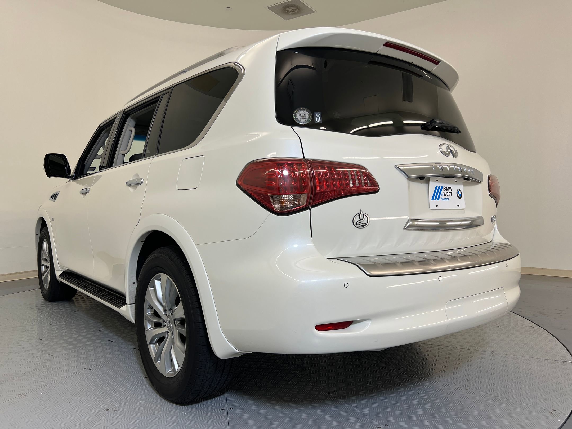 2017 Infiniti QX80 photo 3
