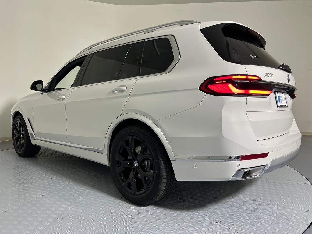 New 2026 BMW X7 xDrive40i SUV