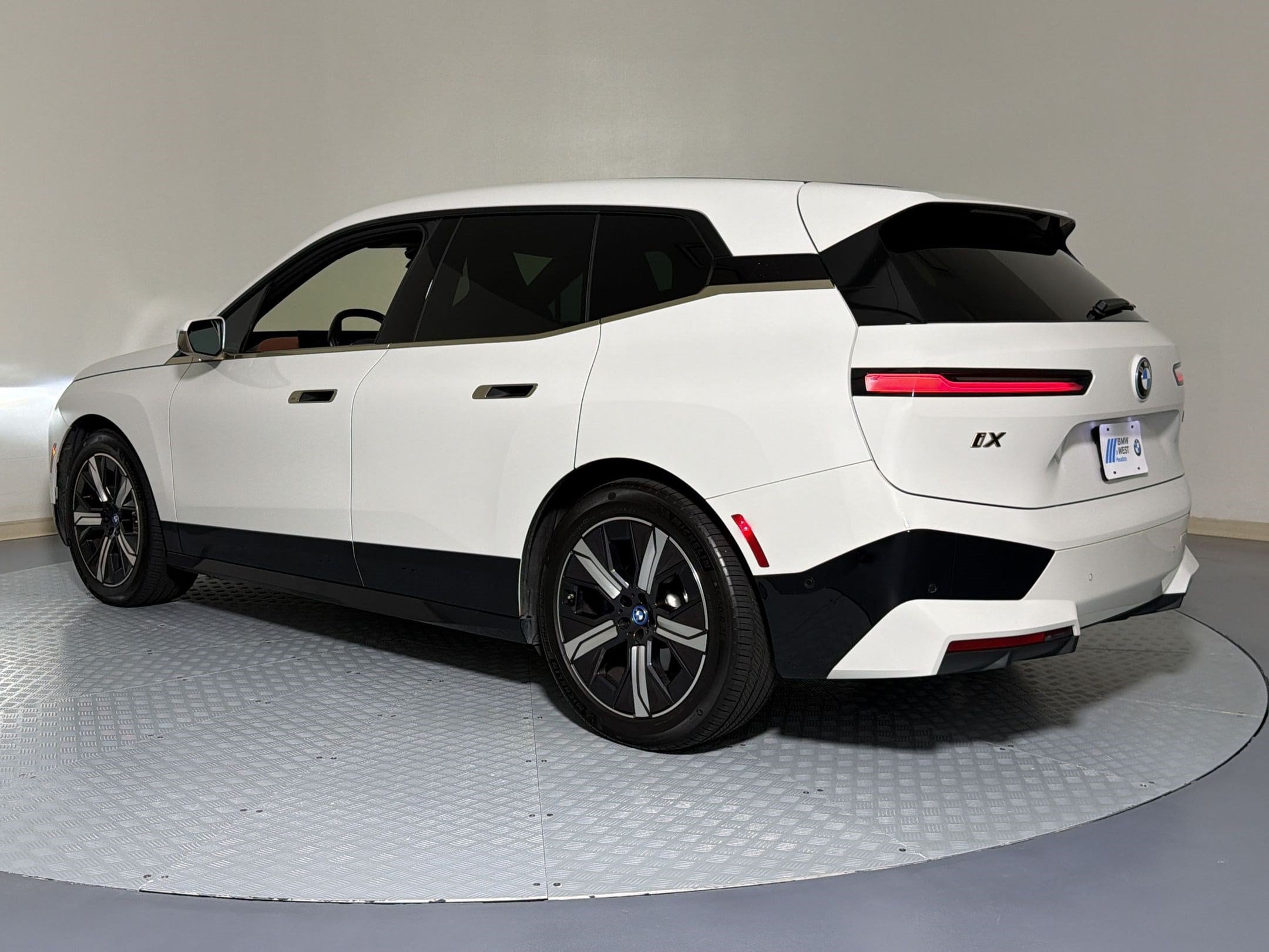 IX M60 SUV