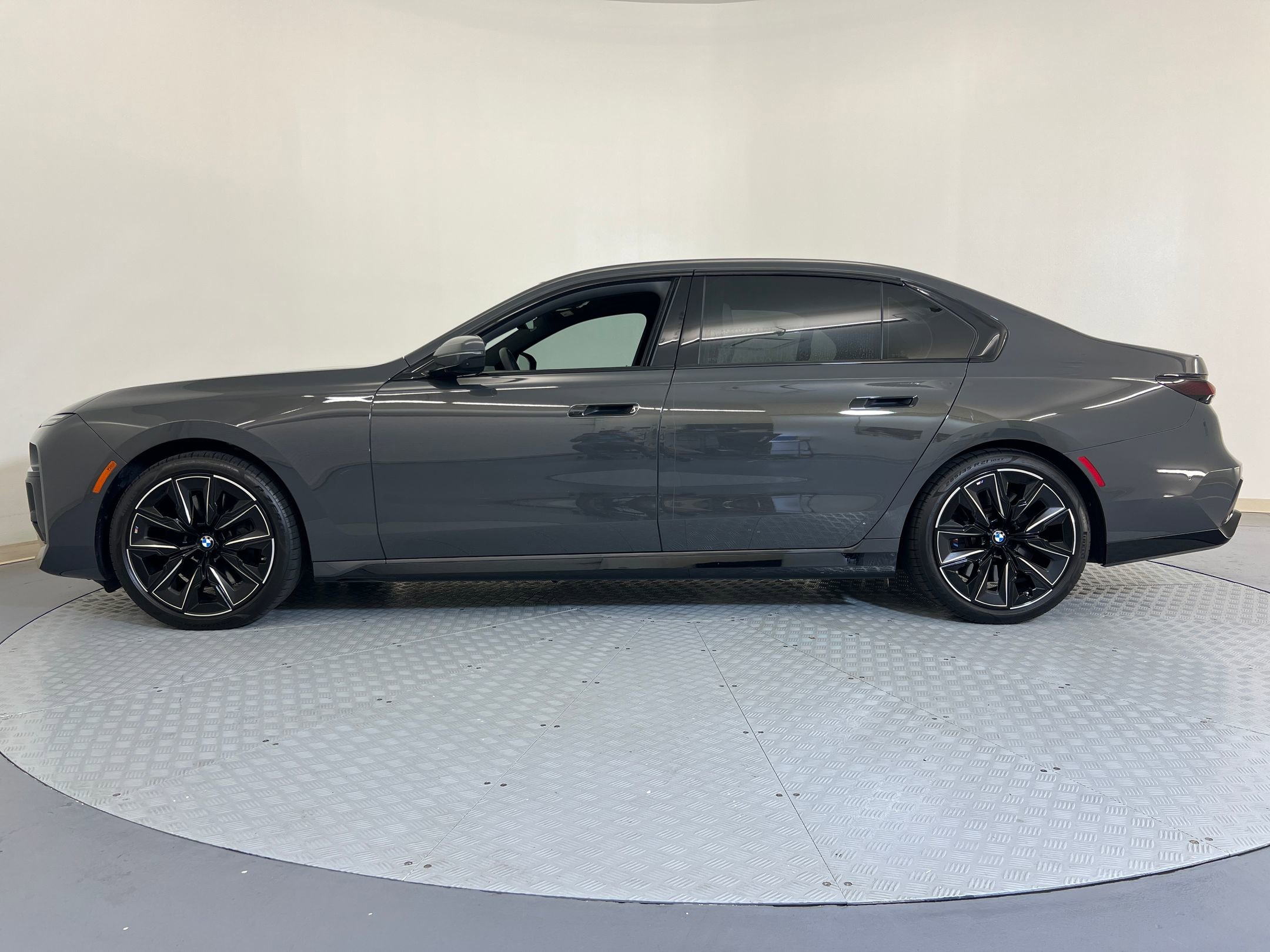 2024 Bmw 760i xDrive photo 2