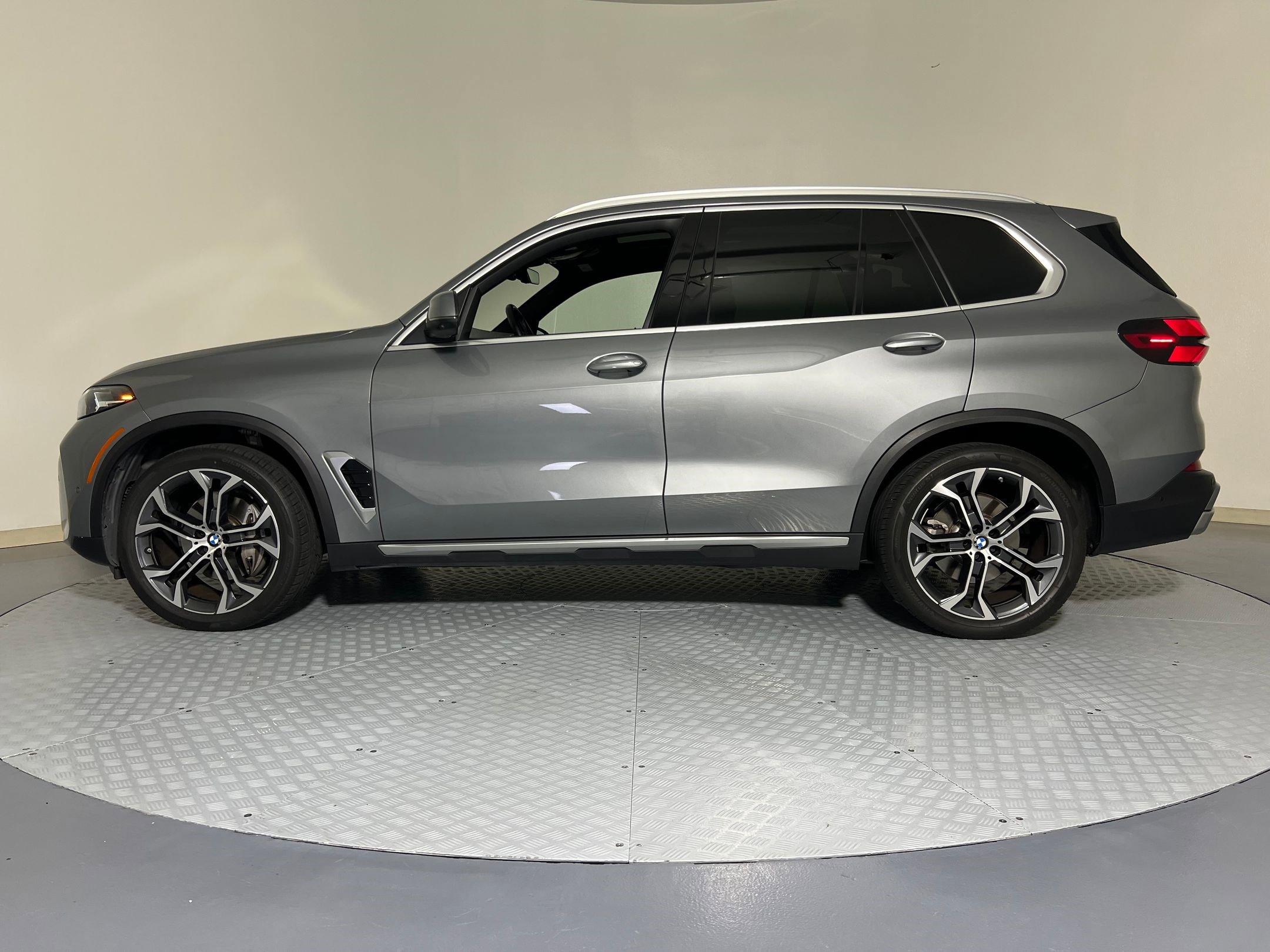 2024 Bmw X5 xDrive40i photo 2