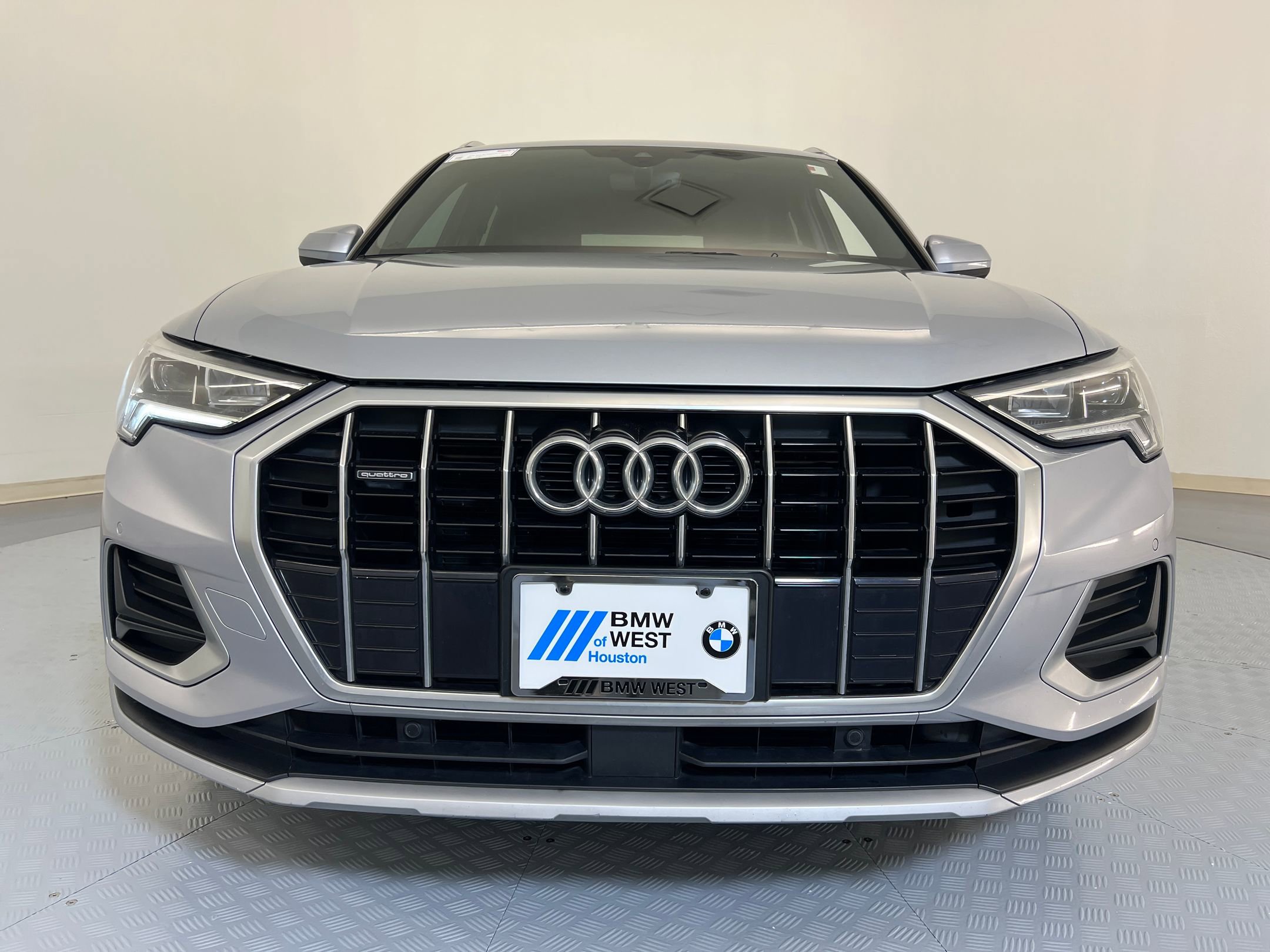 2020 Audi Q3 45 TFSI Premium photo 3