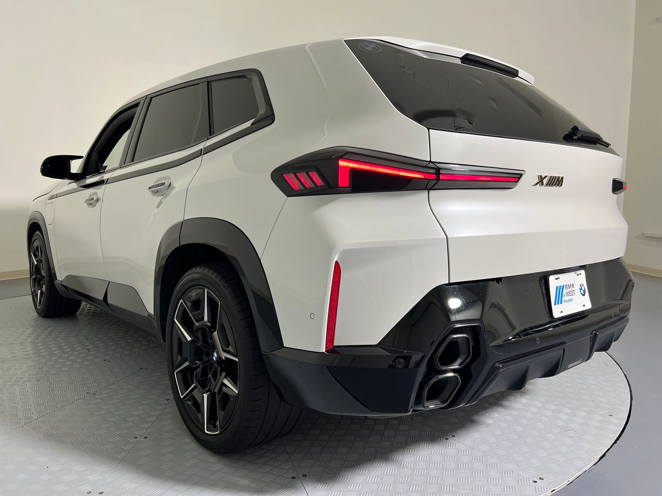 2023 Bmw XM photo 3