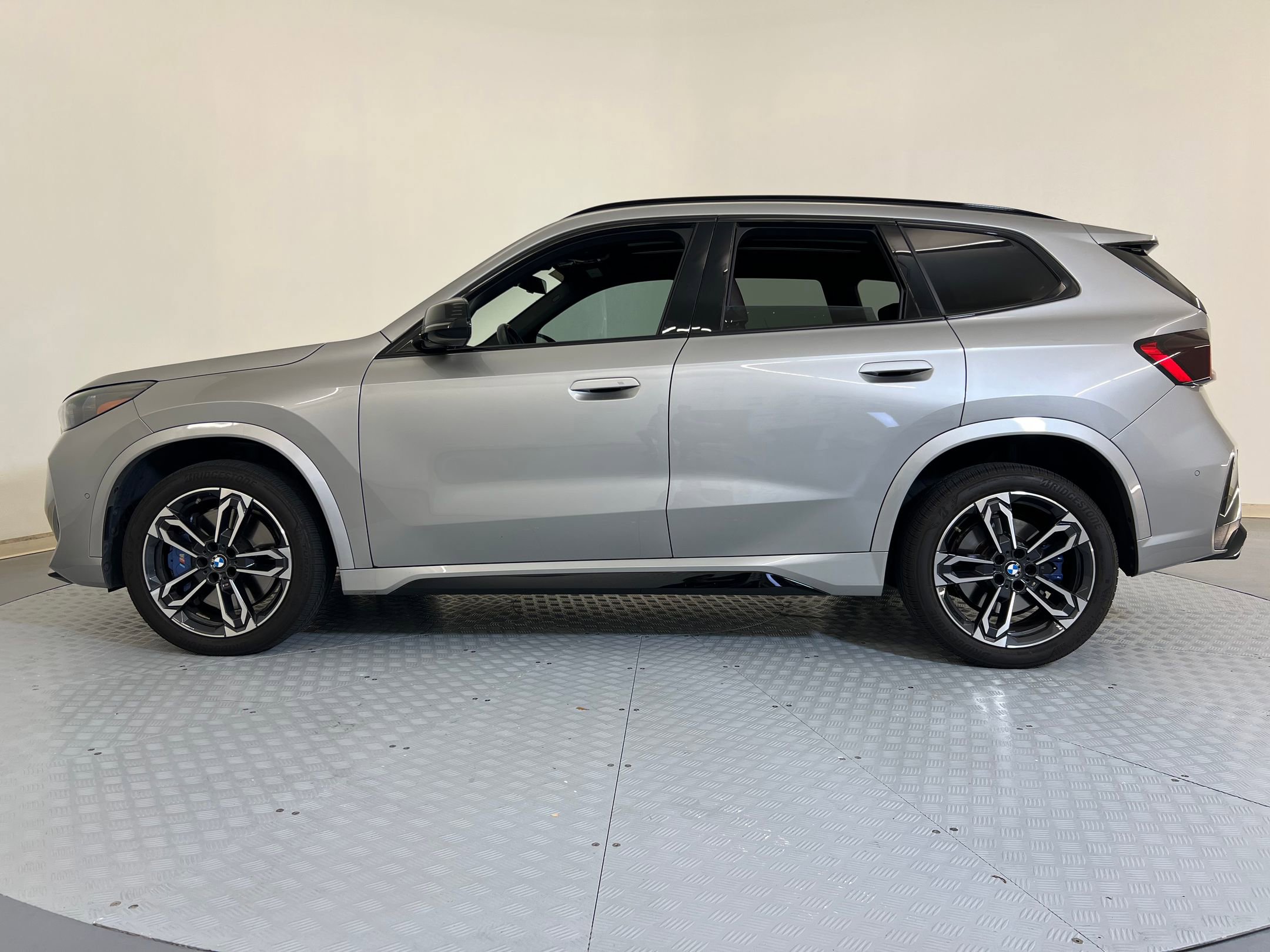 2024 Bmw X1 M35i photo 2