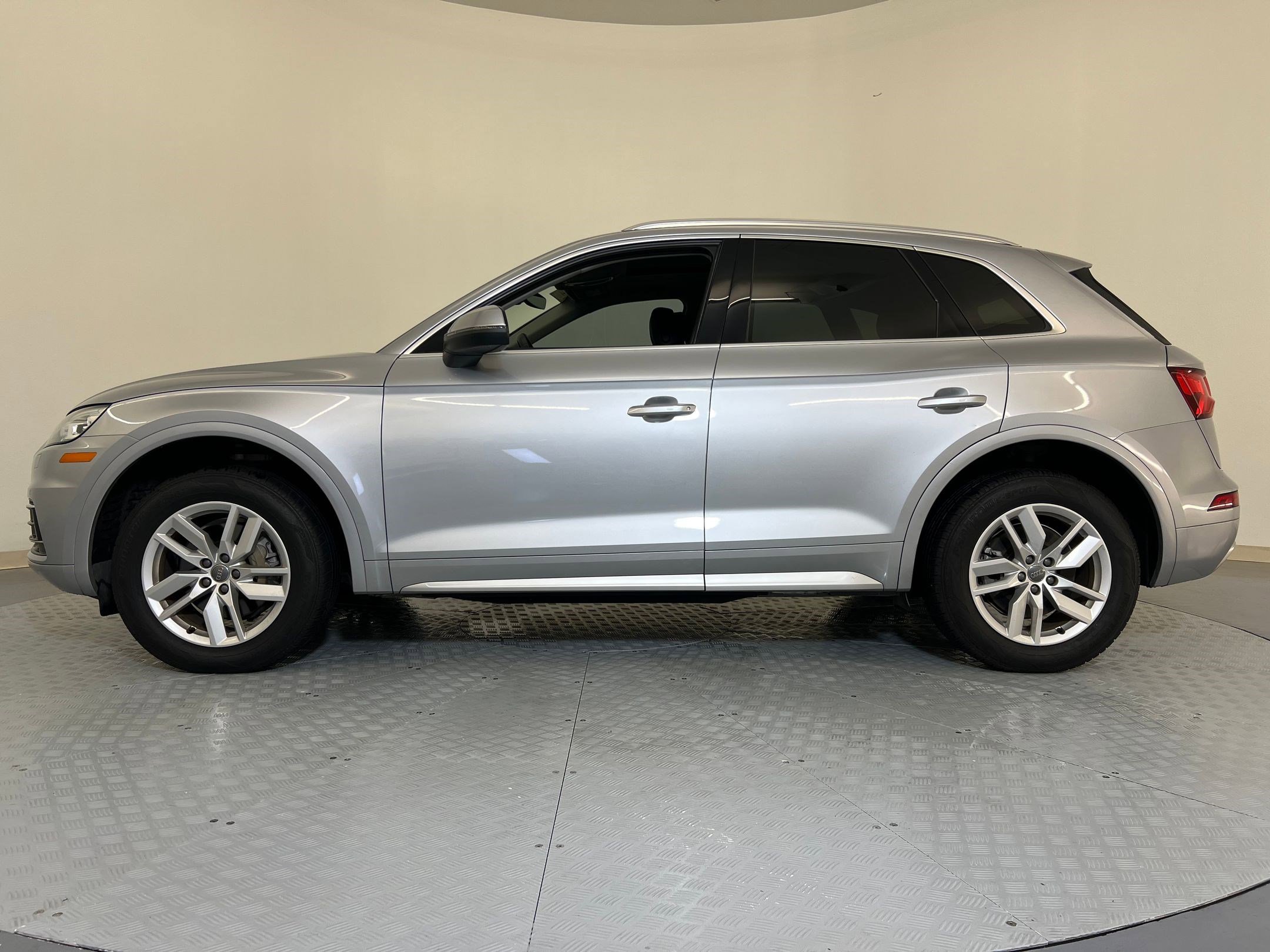 2020 Audi Q5 45 Premium photo 2
