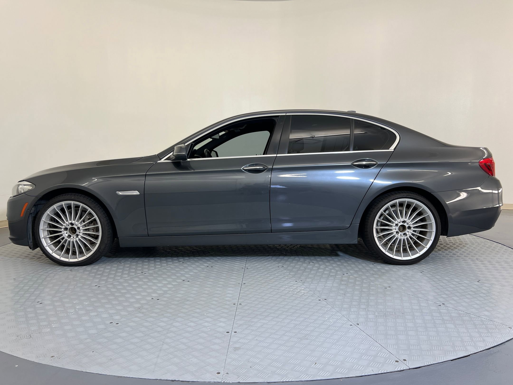 2016 Bmw 535i 5-Series photo 2