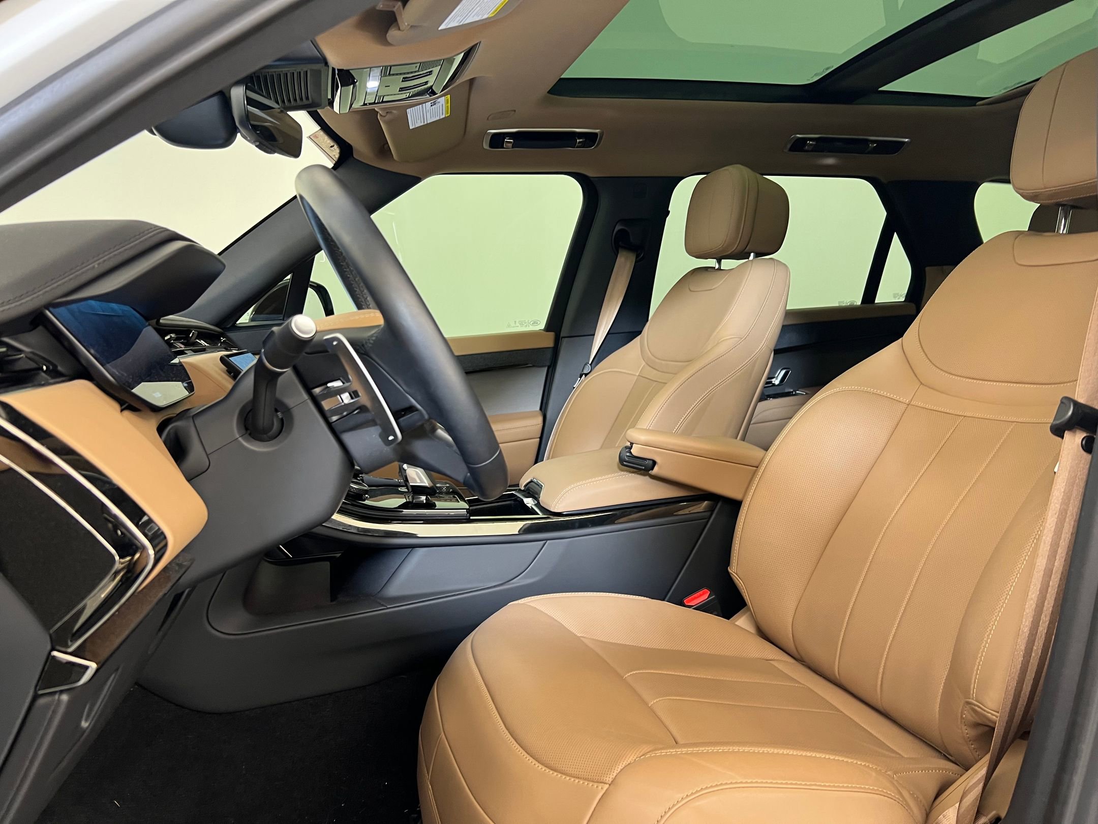 2023 Land Rover Range Rover Sport SE photo 4