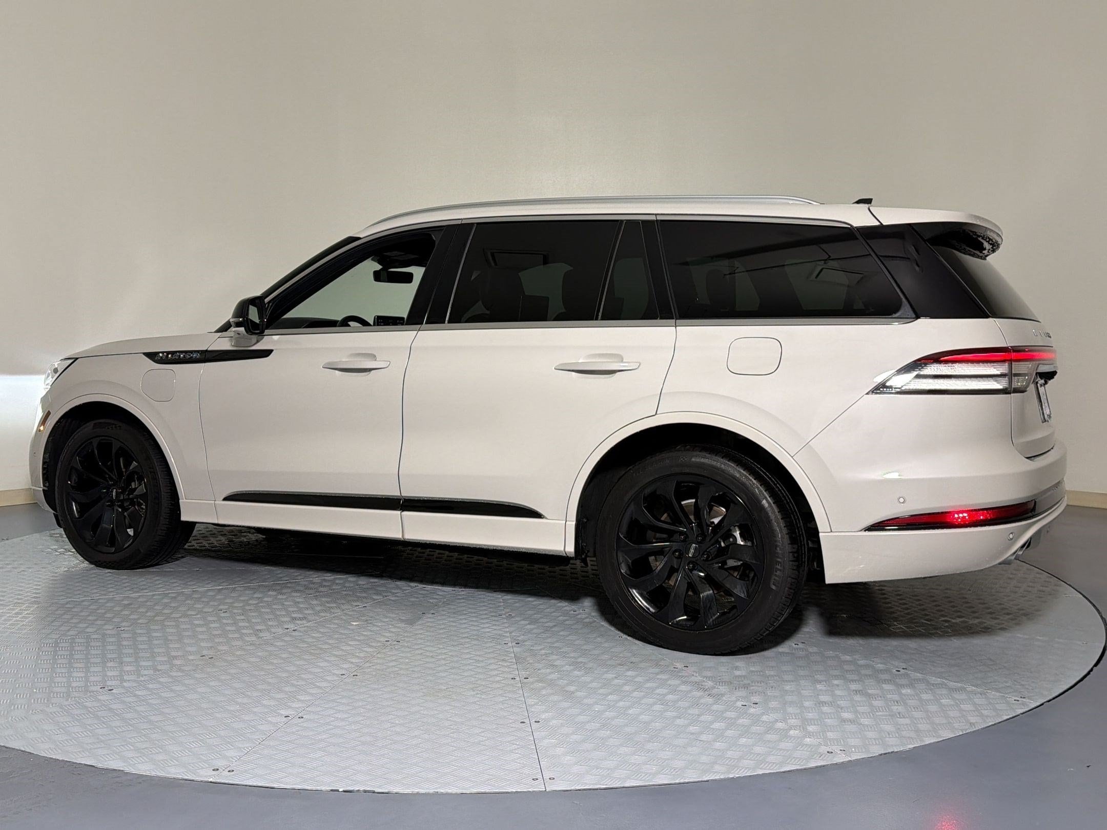 Aviator Grand Touring SUV