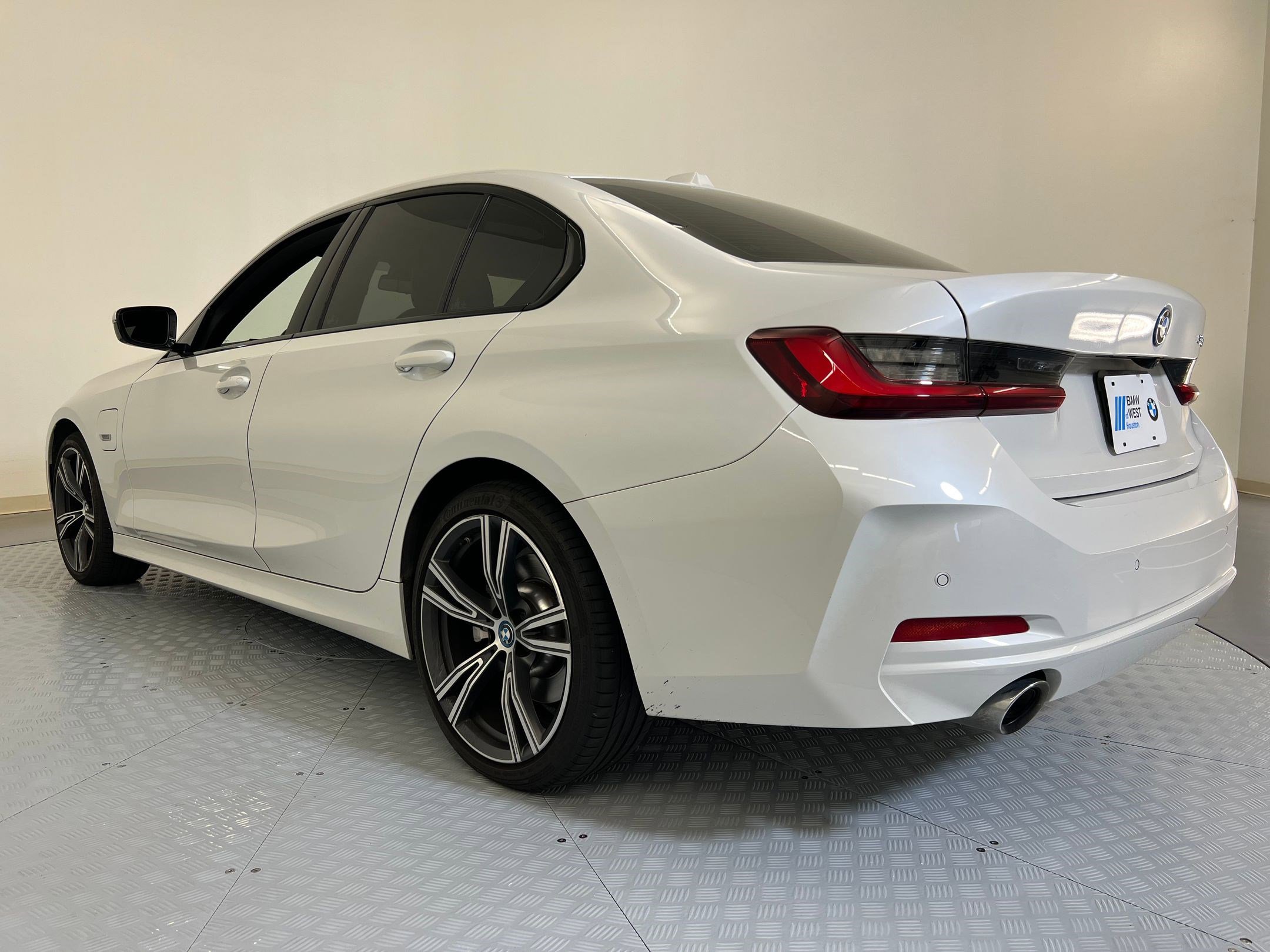 2023 Bmw 330e 3-Series photo 2