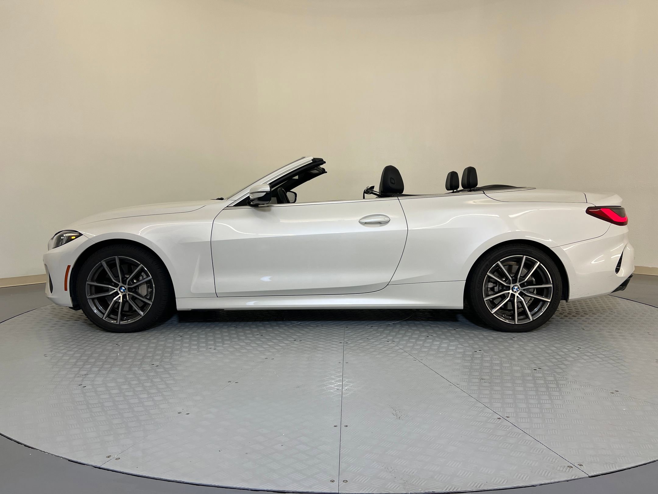 2025 Bmw 430i Convertible photo 2