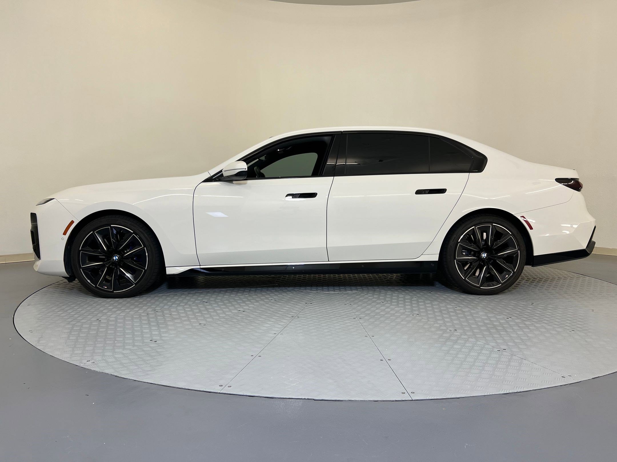 2023 Bmw 760i xDrive photo 2