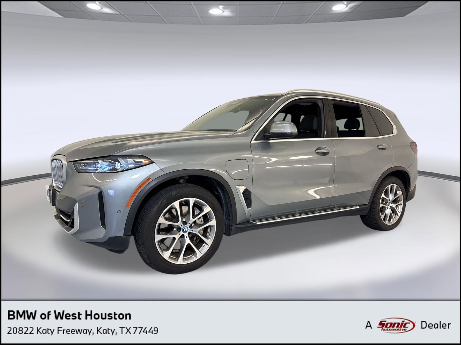 2025 BMW X5 xDrive50e's photo