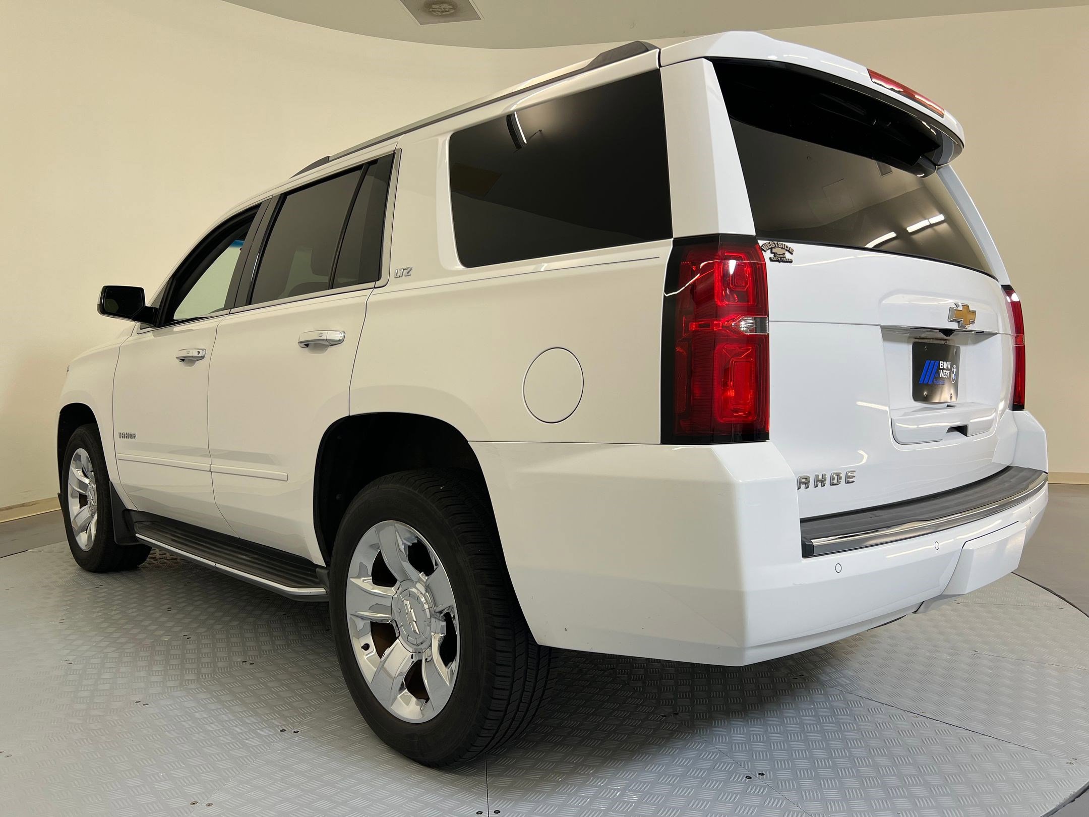 2015 Chevrolet Tahoe LTZ photo 3