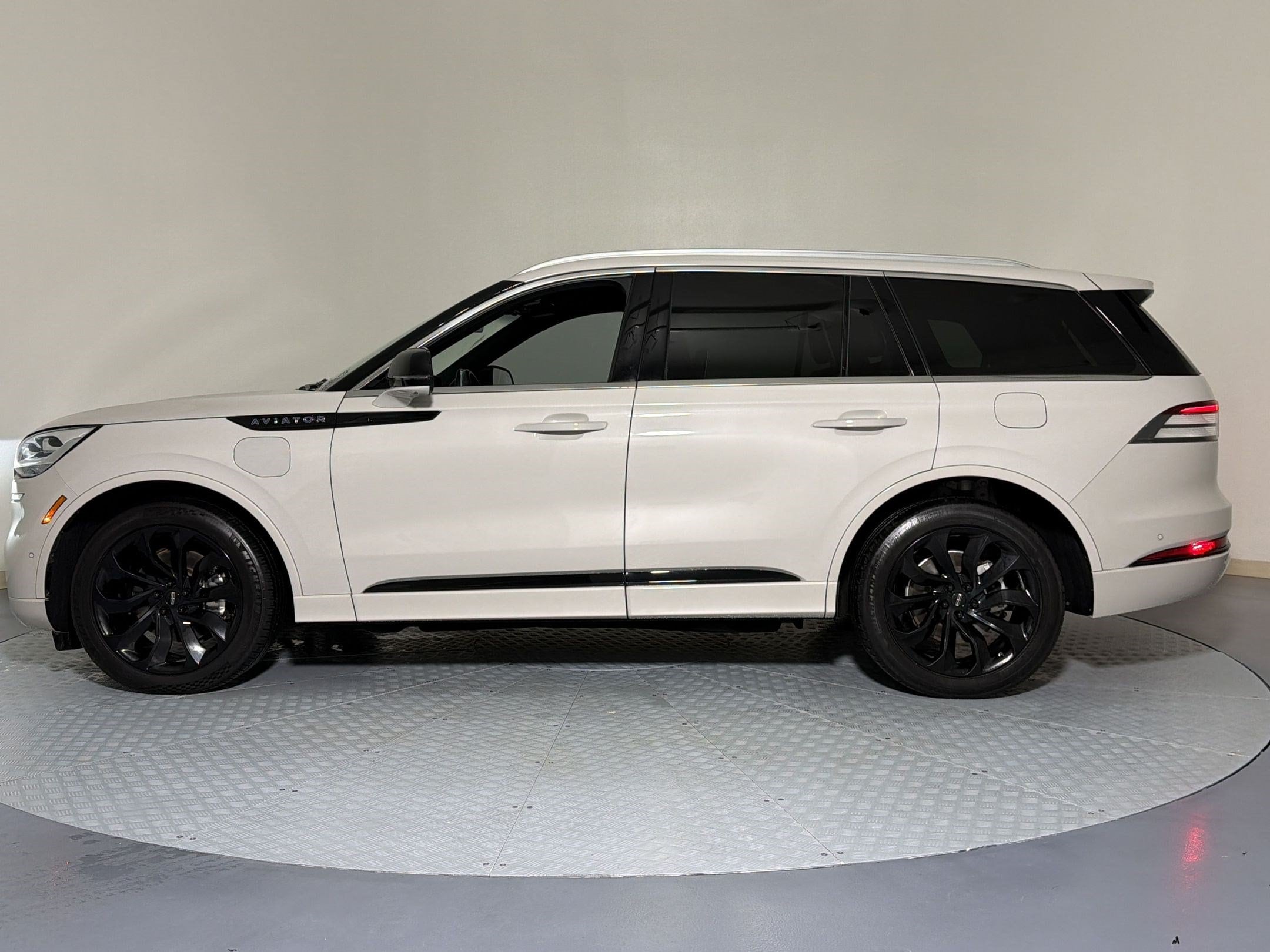 Aviator Grand Touring SUV