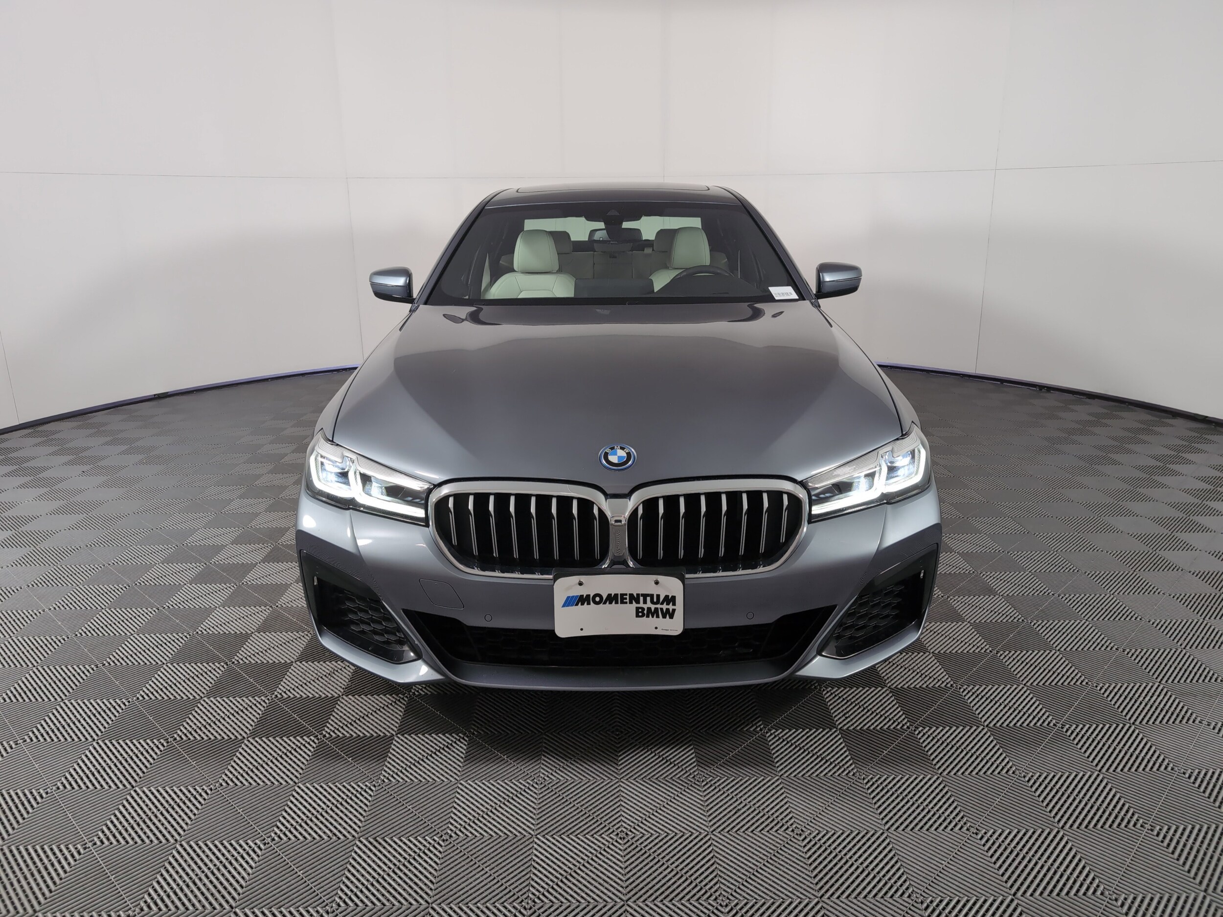 2022 Bmw 530e photo 2