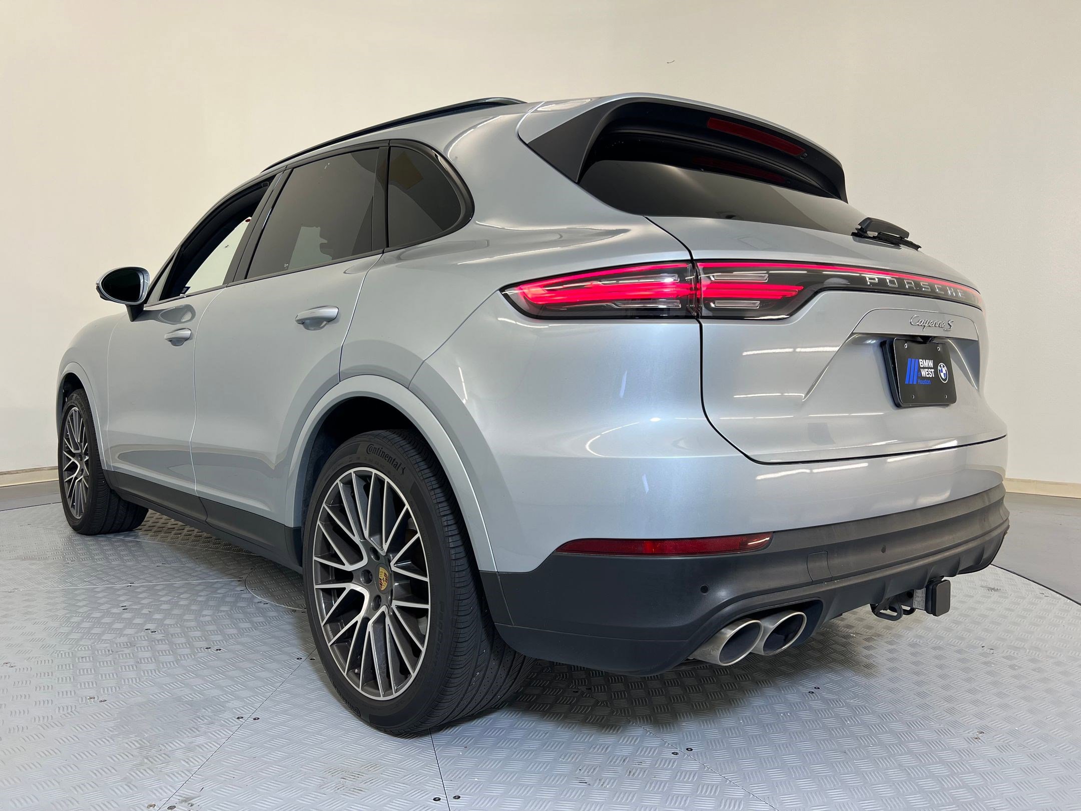 2021 Porsche Cayenne S photo 3