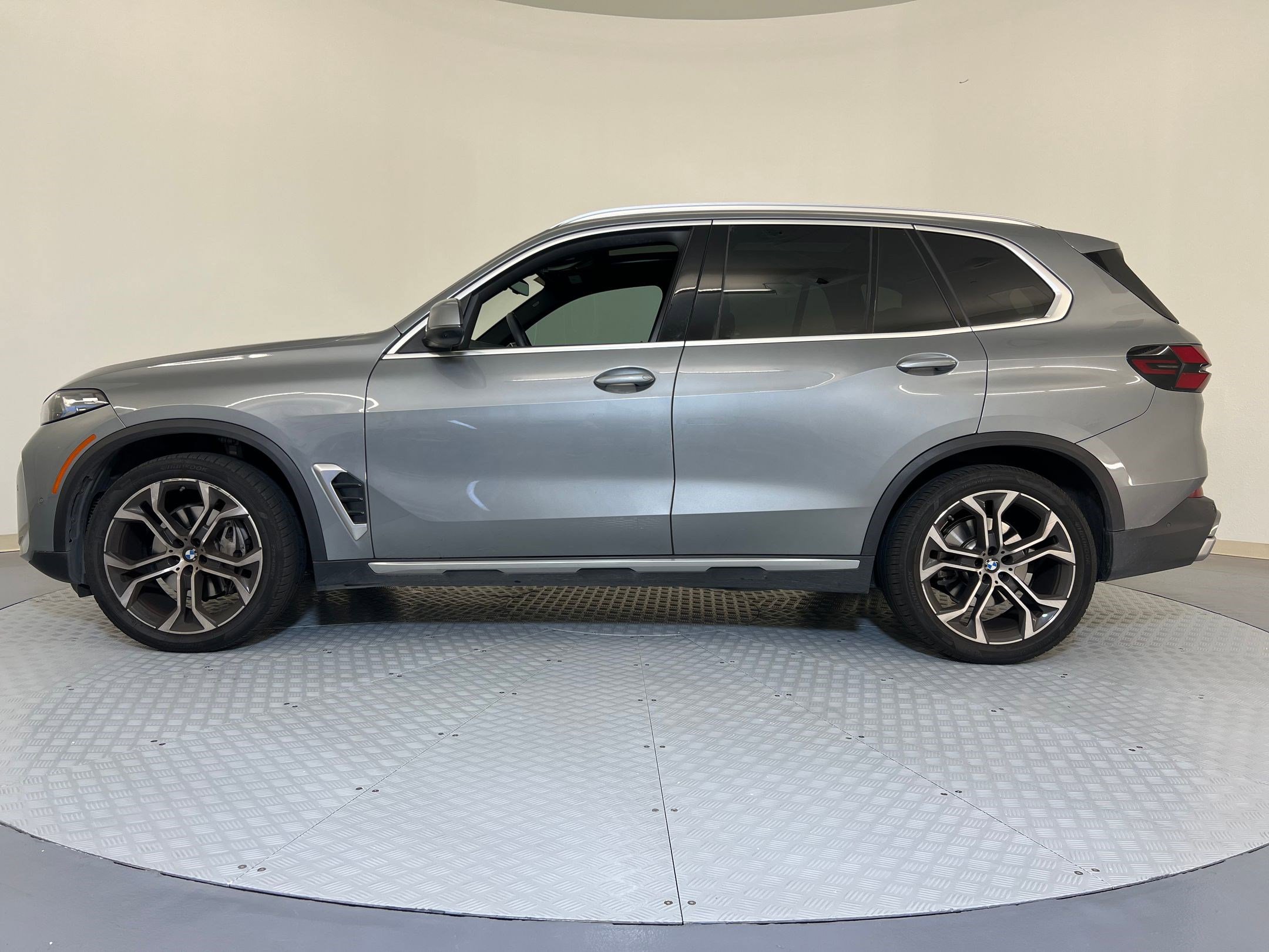 2024 Bmw X5 xDrive40i photo 2