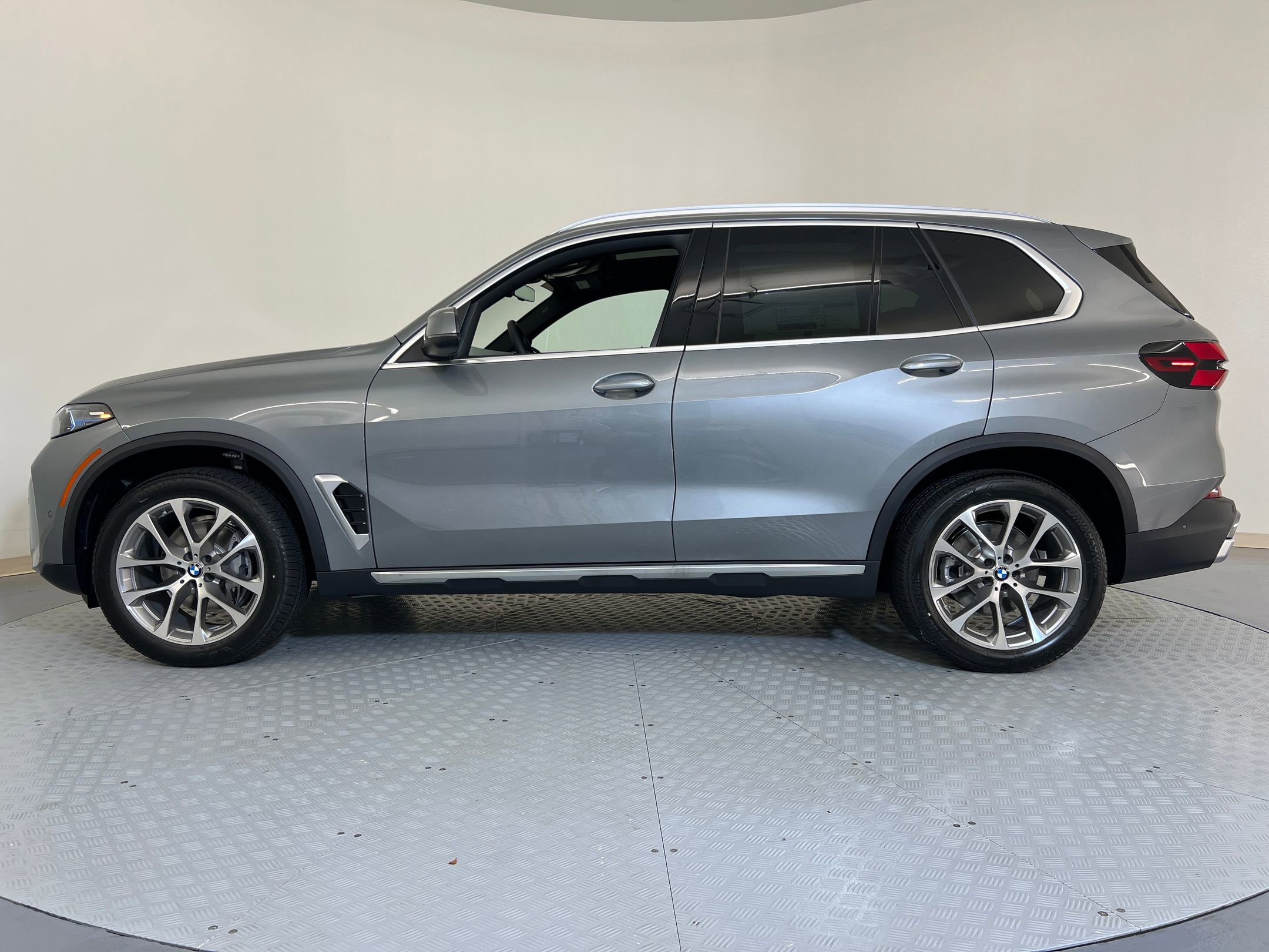 2026 Bmw X5 sDrive40i photo 2