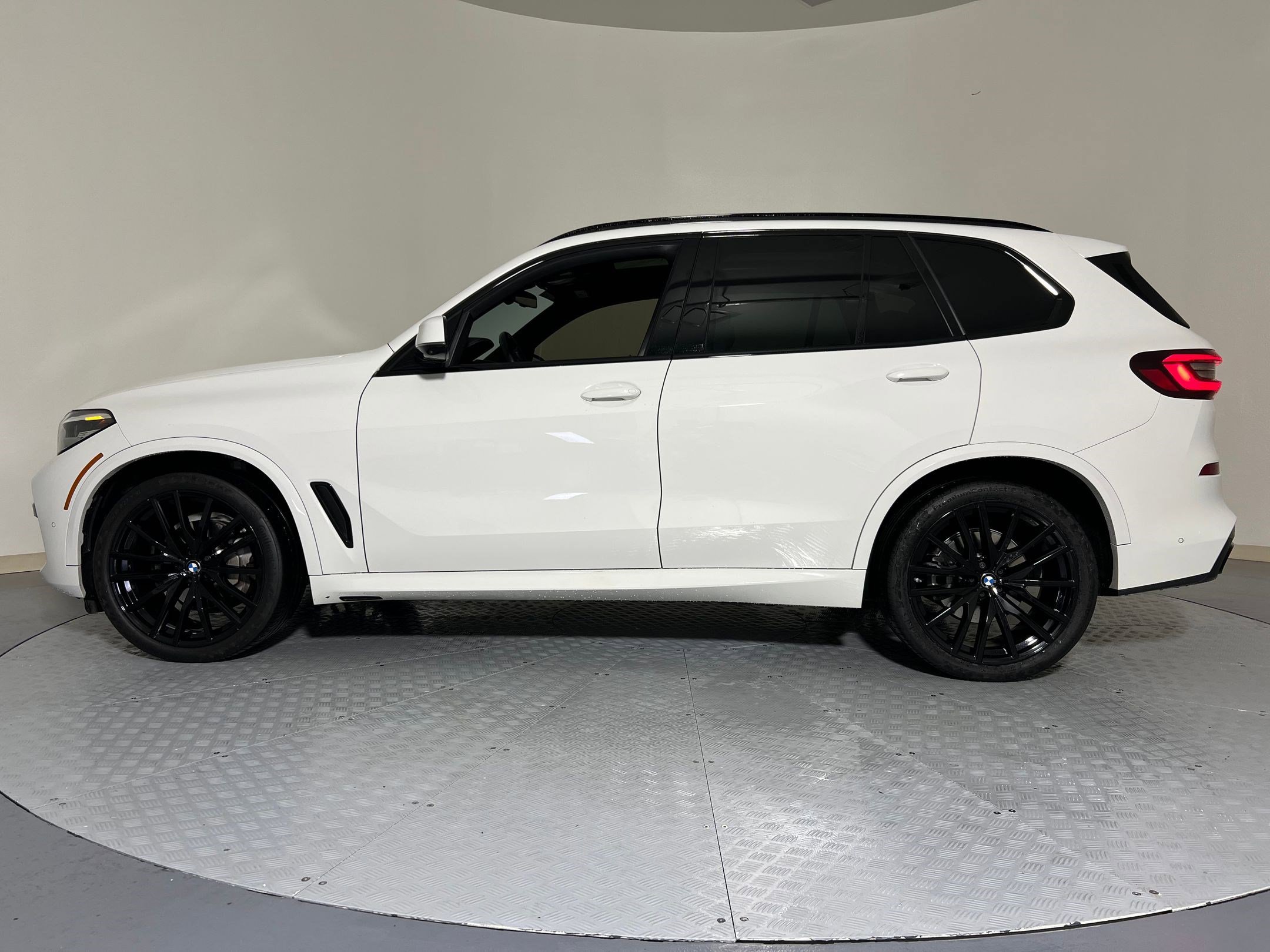 2023 Bmw X5 xDrive40i photo 2