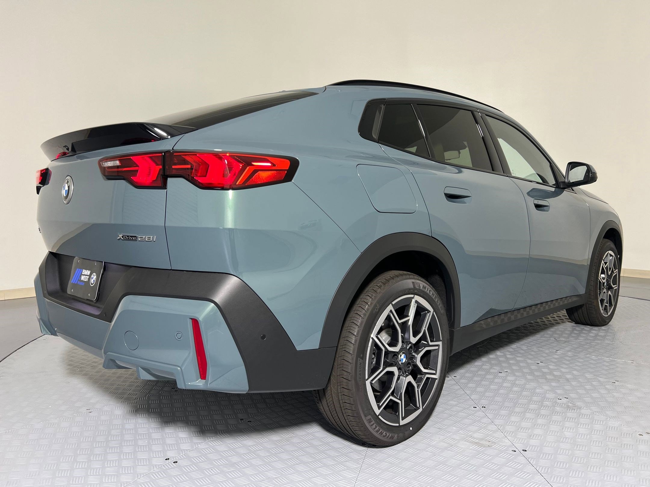 2025 BMW X2 28i - Photo 8