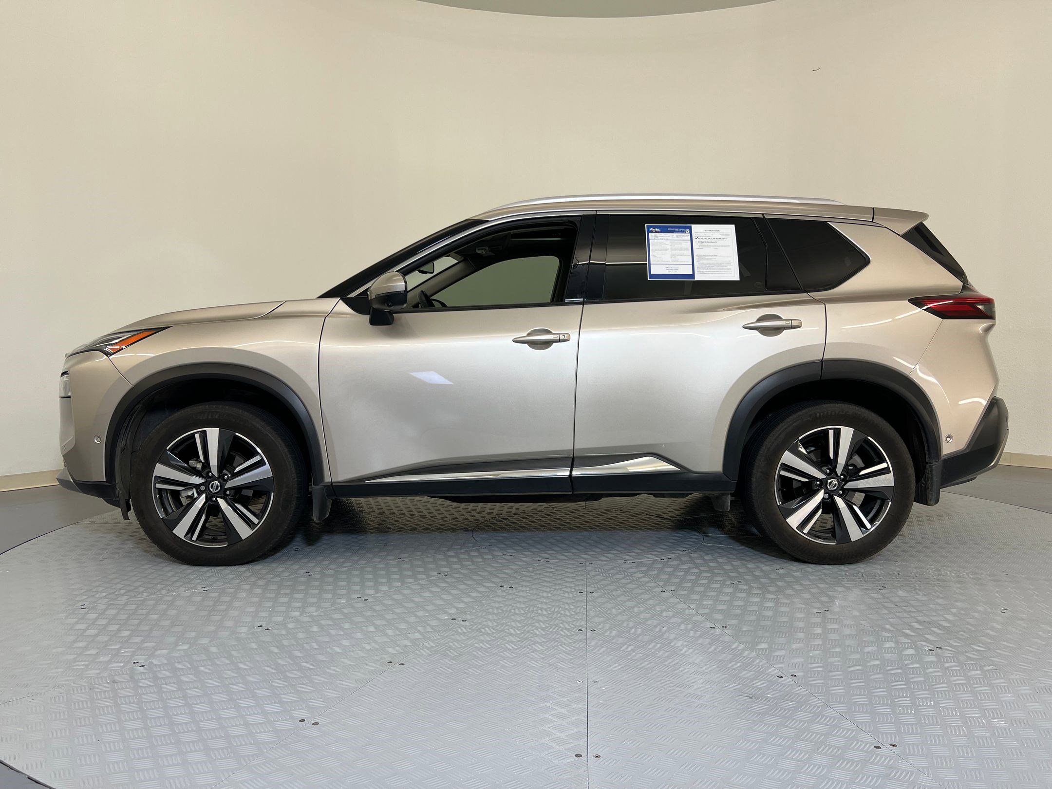 2021 Nissan Rogue Platinum photo 2
