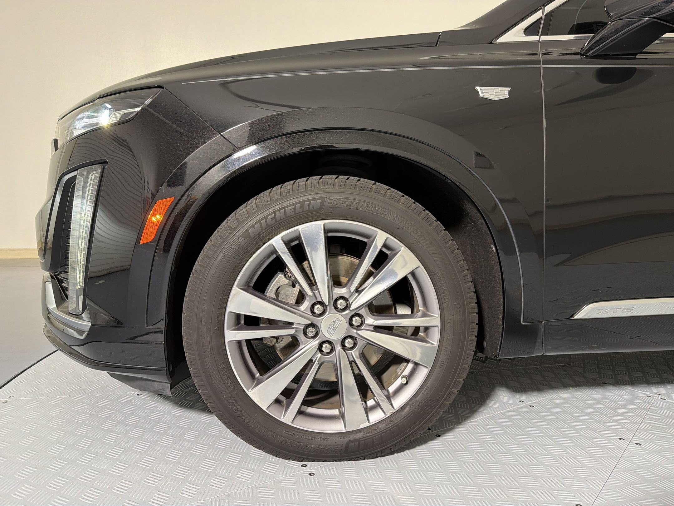 XT6 Premium Luxury SUV