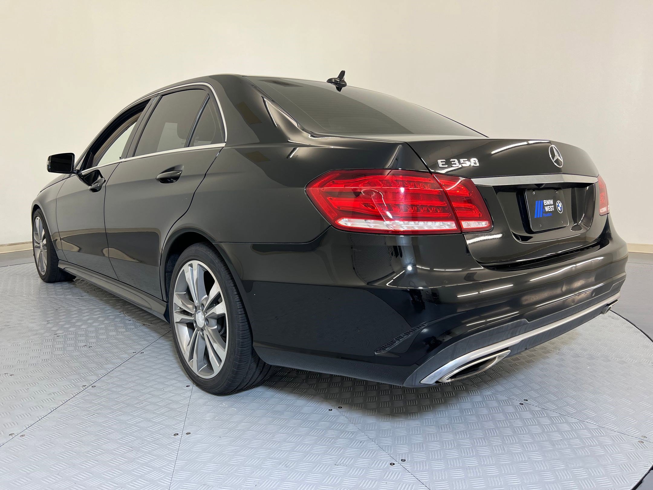 2014 Mercedes Benz E 350 Sedan photo 3