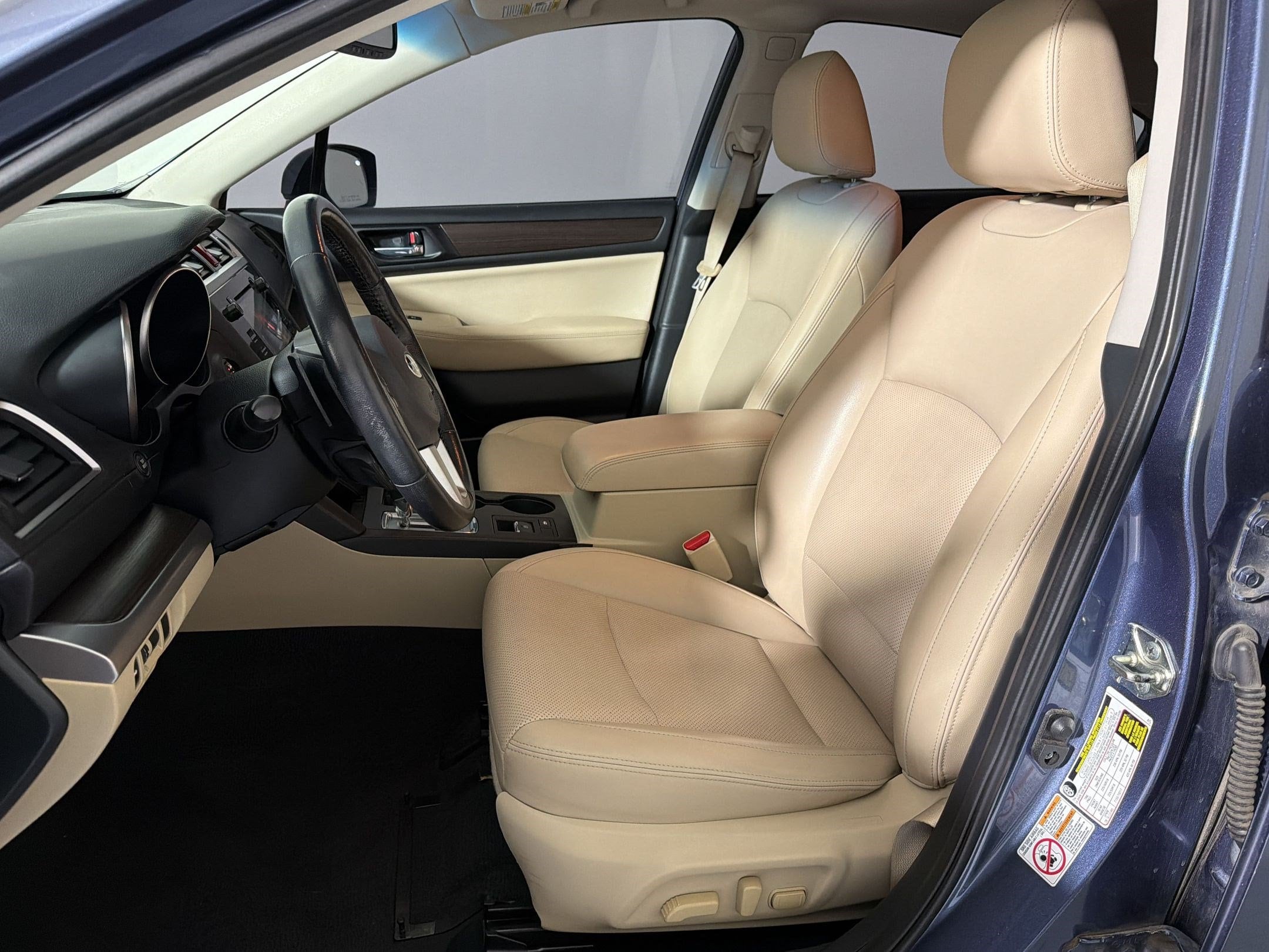Legacy 2.5i Limited W/Moonroof/Keyless Access/Nav Sedan