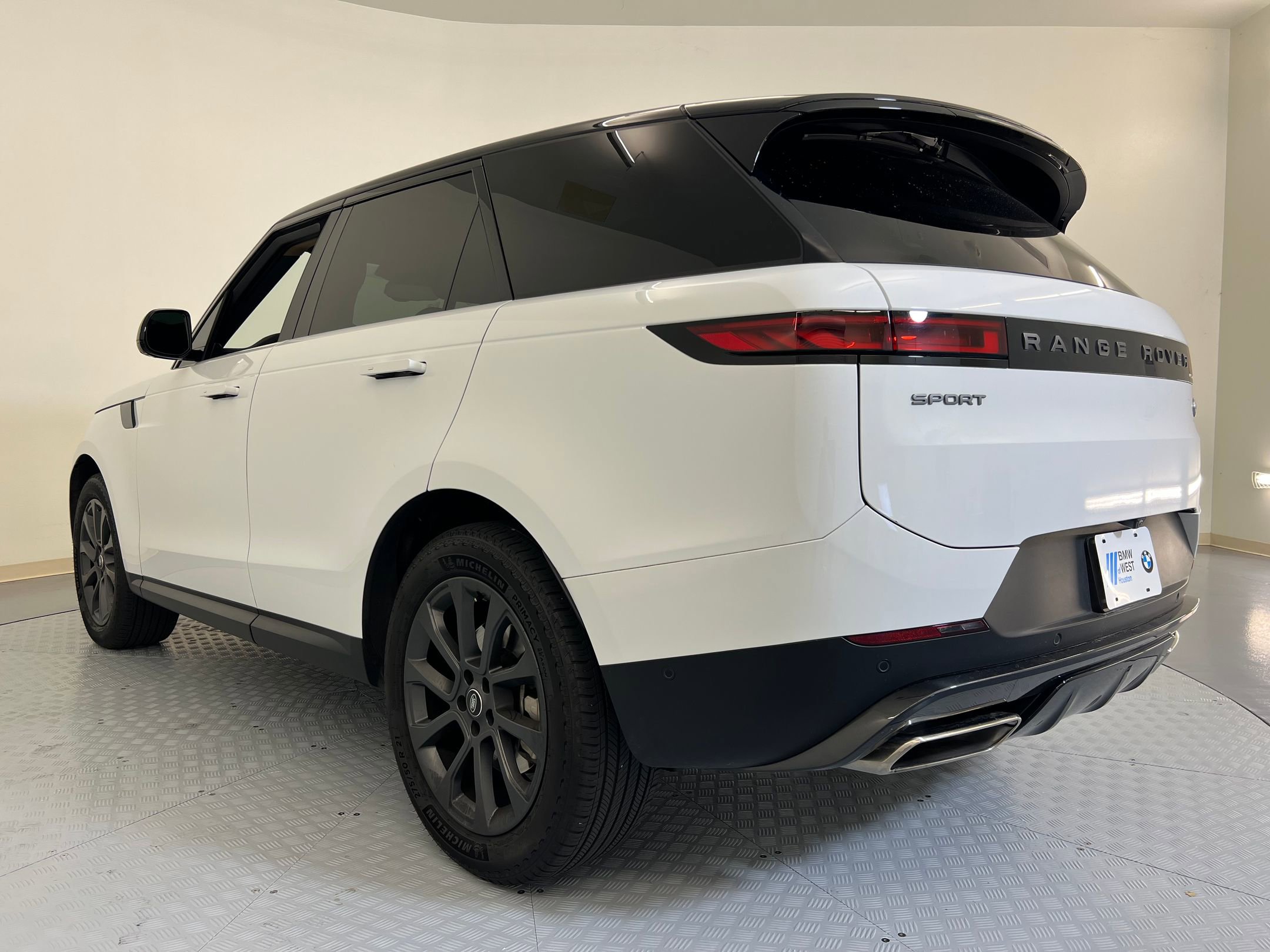 2023 Land Rover Range Rover Sport SE photo 3