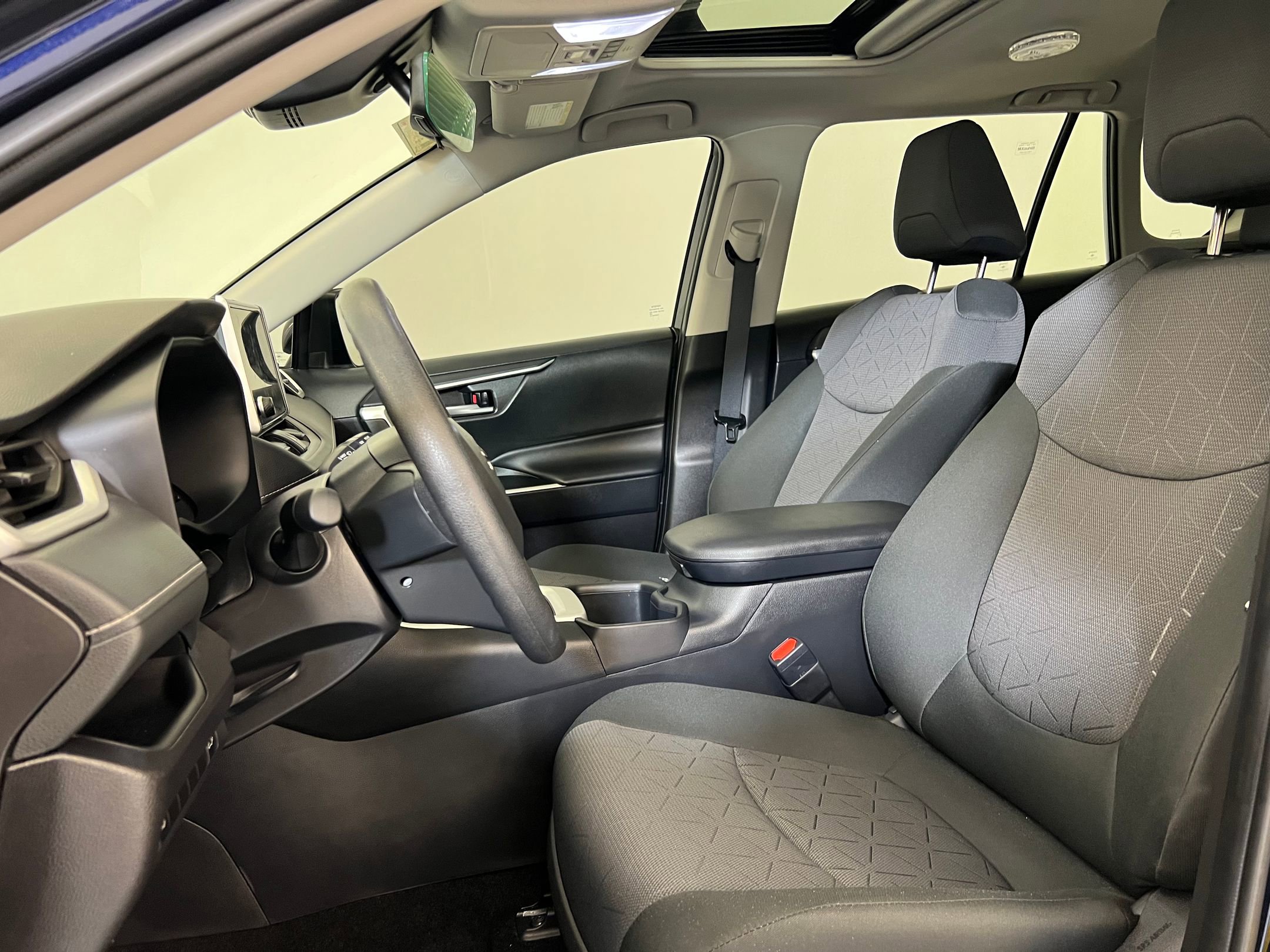 2025 Toyota RAV4 XLE photo 3