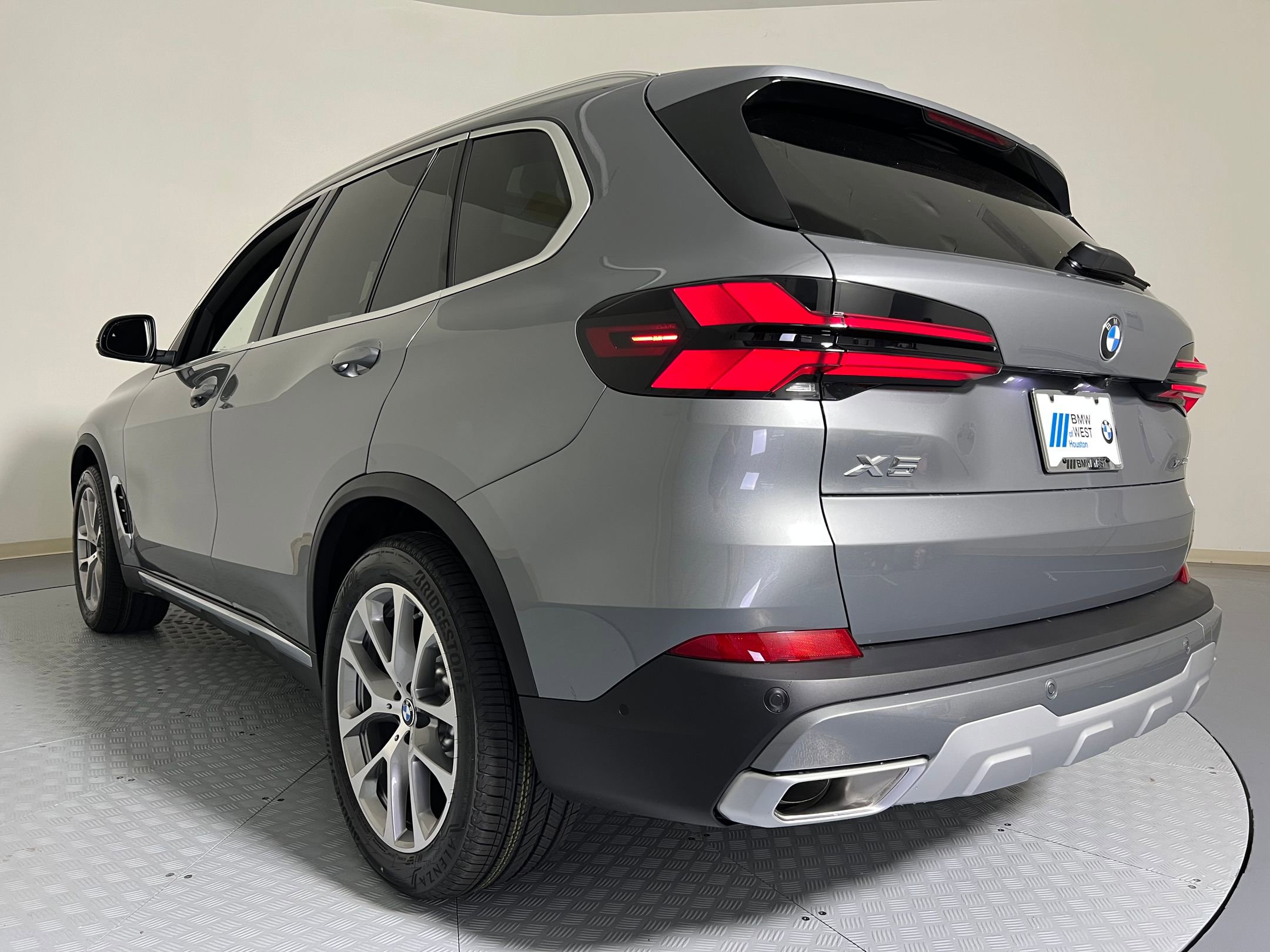2026 Bmw X5 xDrive40i photo 2