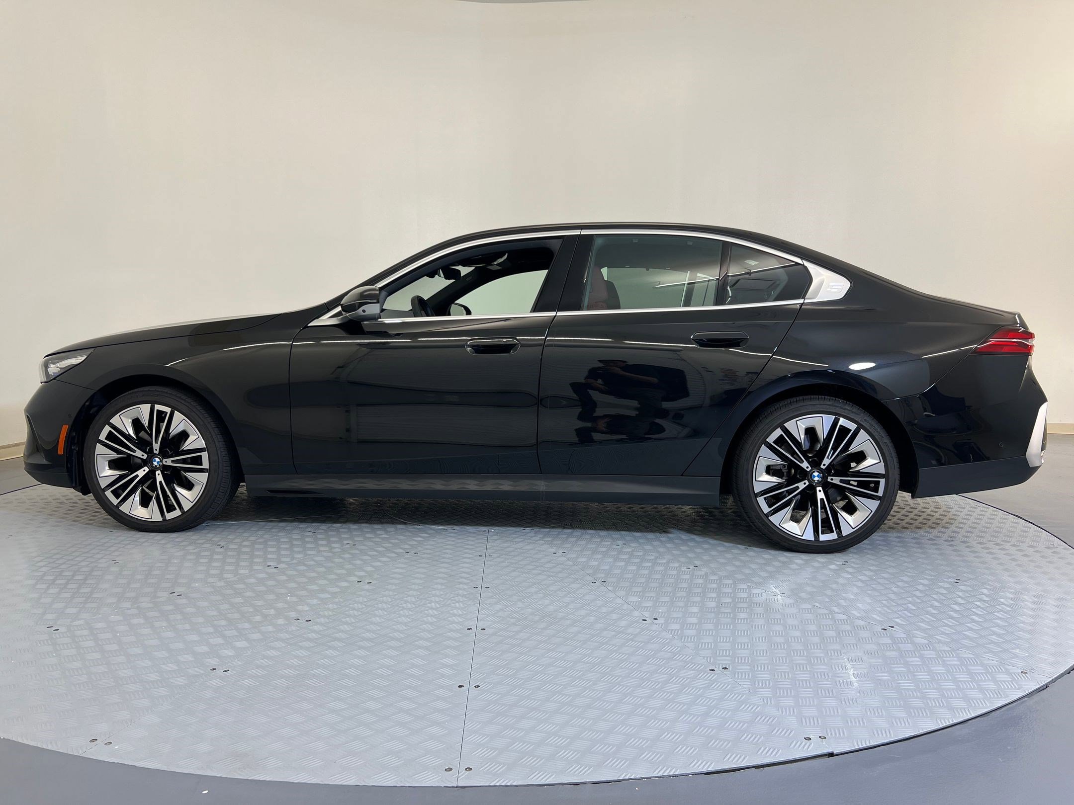 2025 Bmw 540i xDrive photo 2
