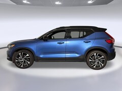 Used 2020 Volvo XC40 T5 R-Design SUV in Houston