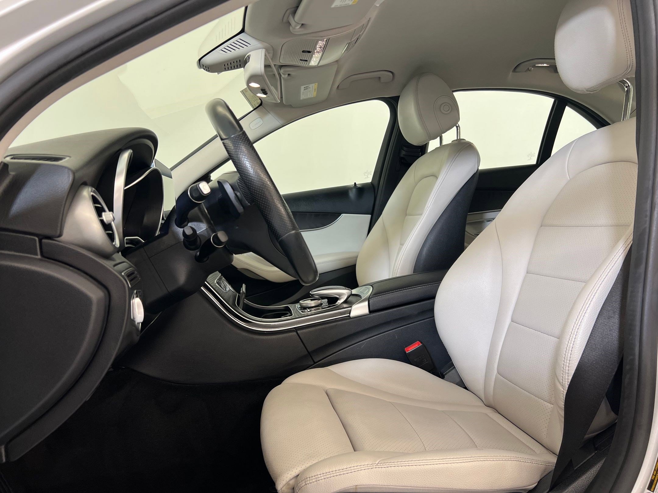 2016 Mercedes Benz C 300 Sedan photo 4