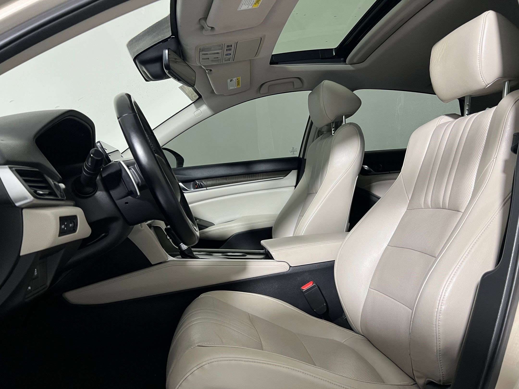 2018 Honda Accord Touring photo 4