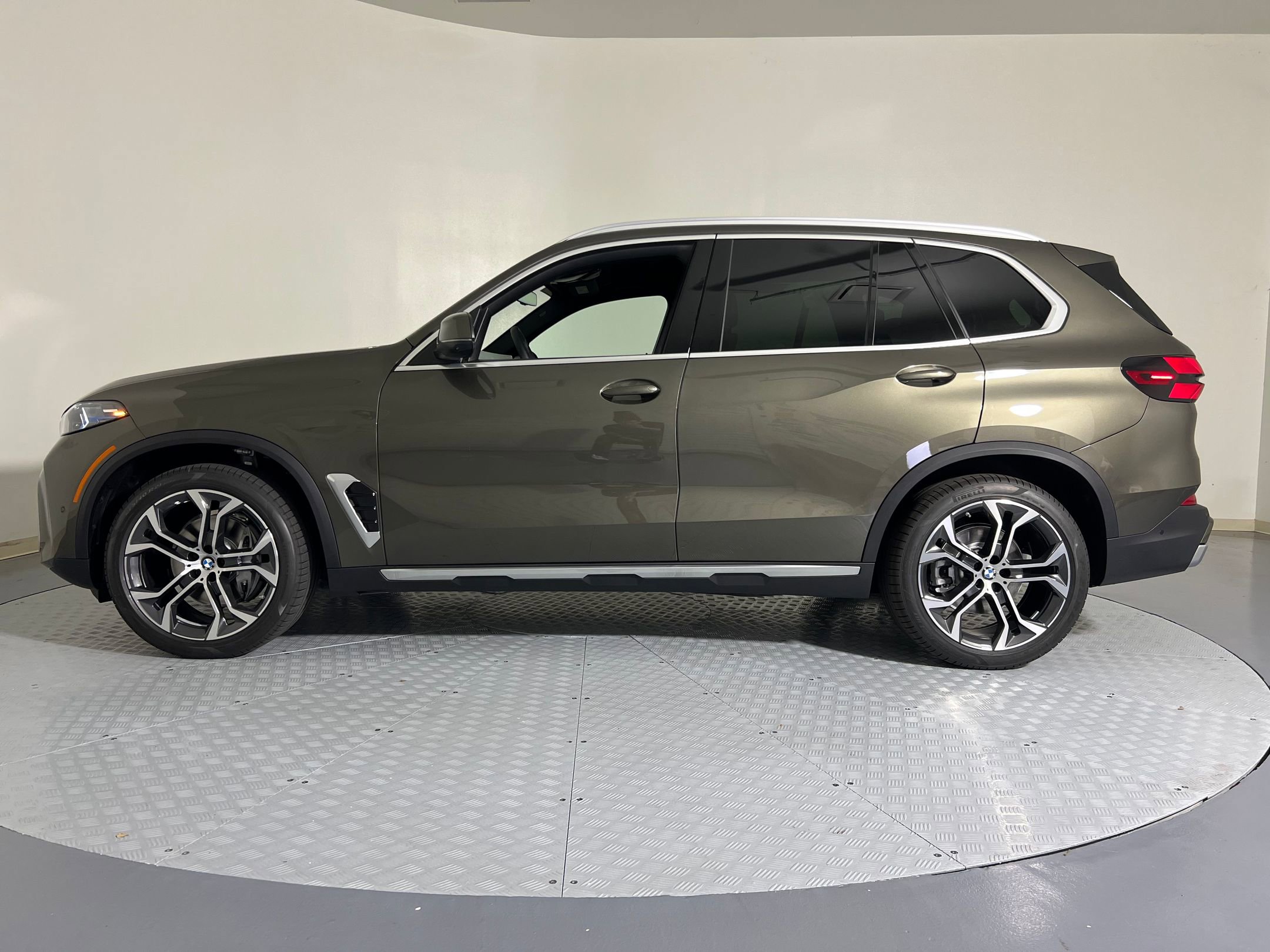 2026 Bmw X5 xDrive40i photo 2