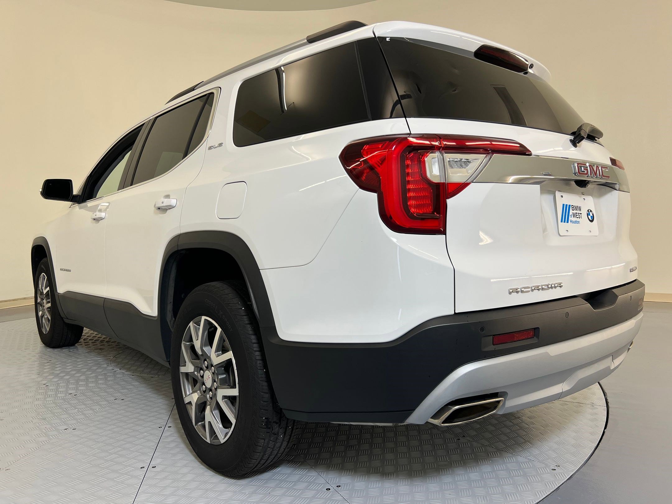 2023 Gmc Acadia SLE photo 2