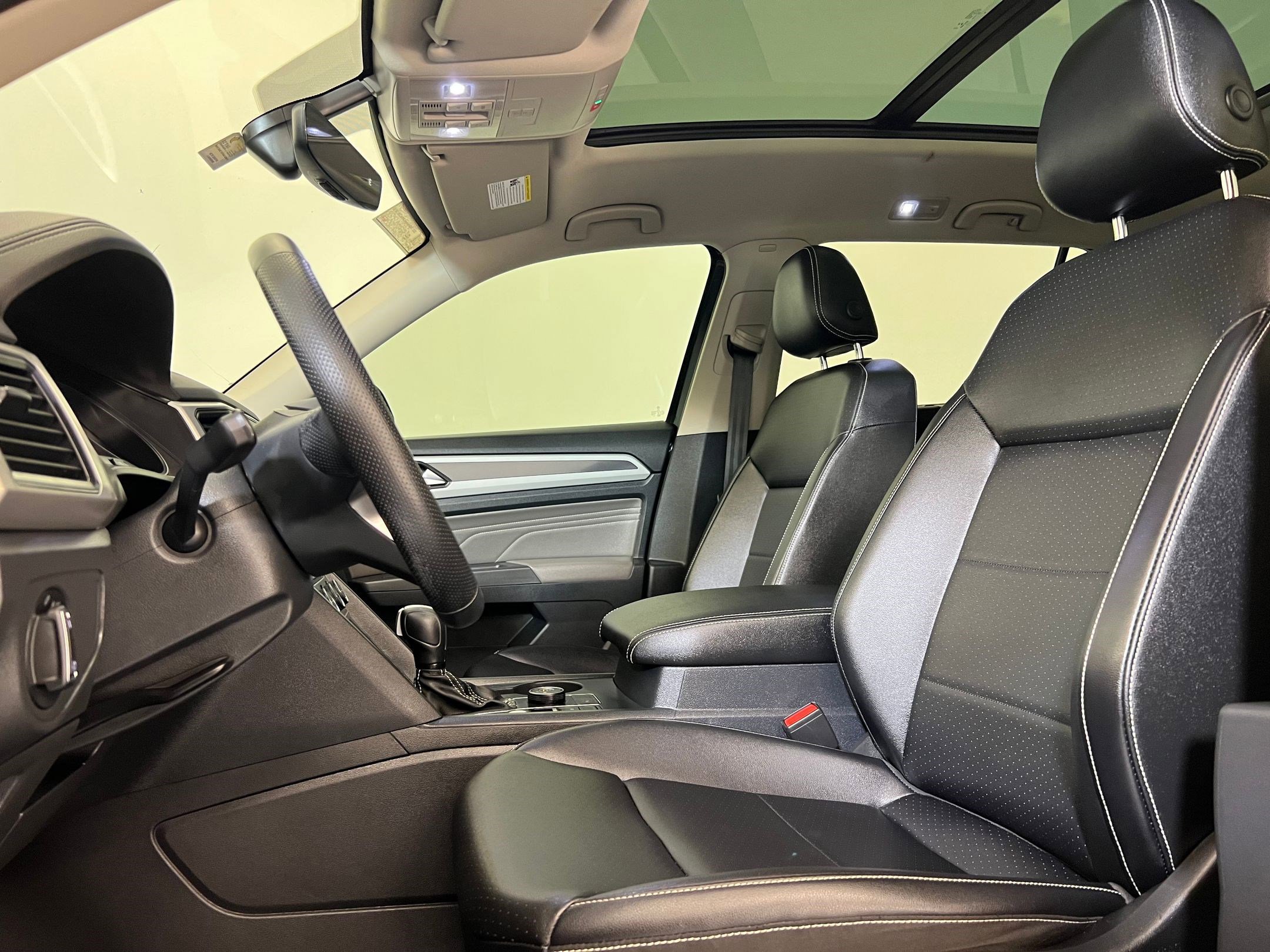 2021 Volkswagen Atlas V6 SE Technology R-Line photo 4