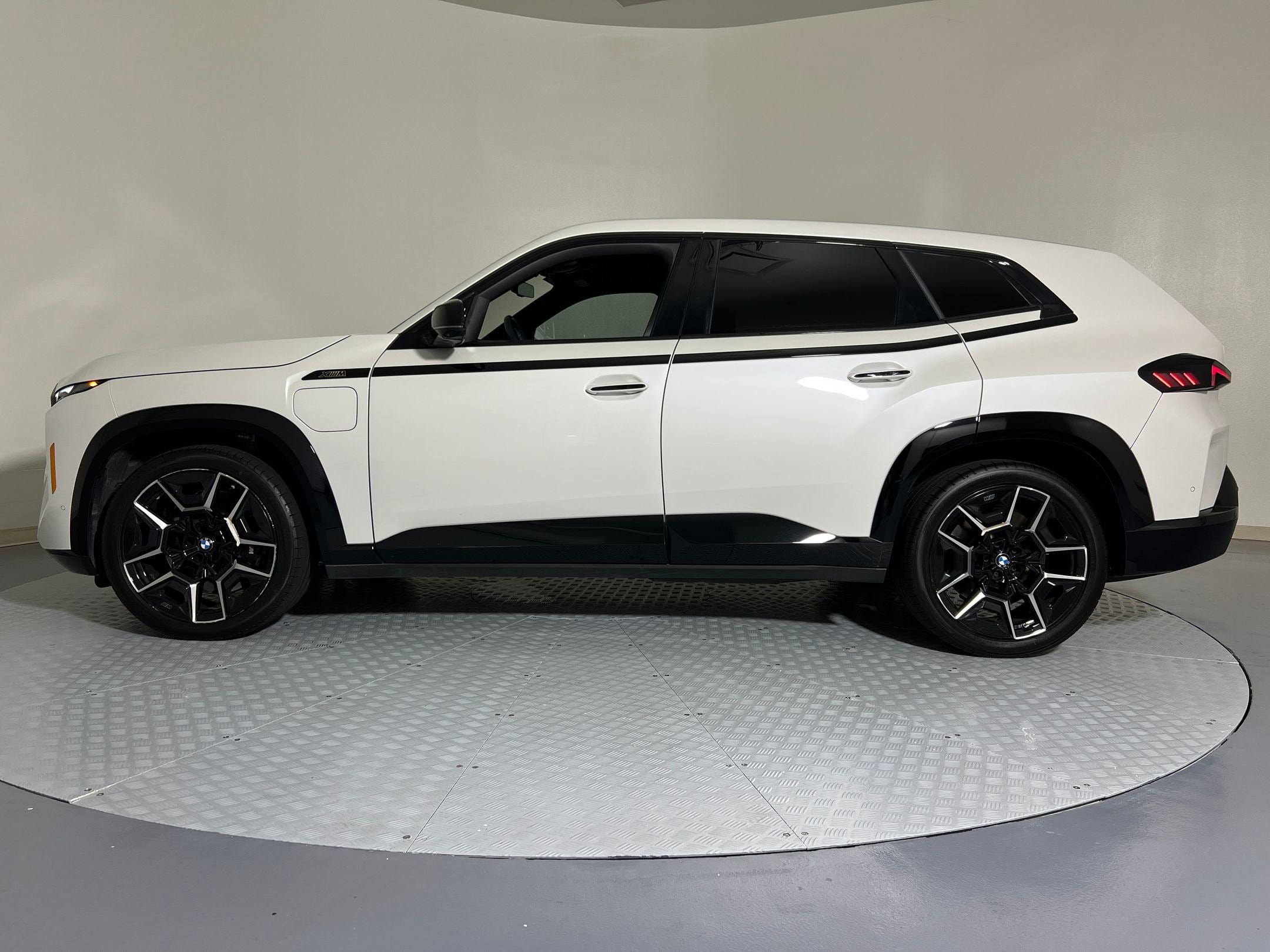 2023 Bmw XM photo 2