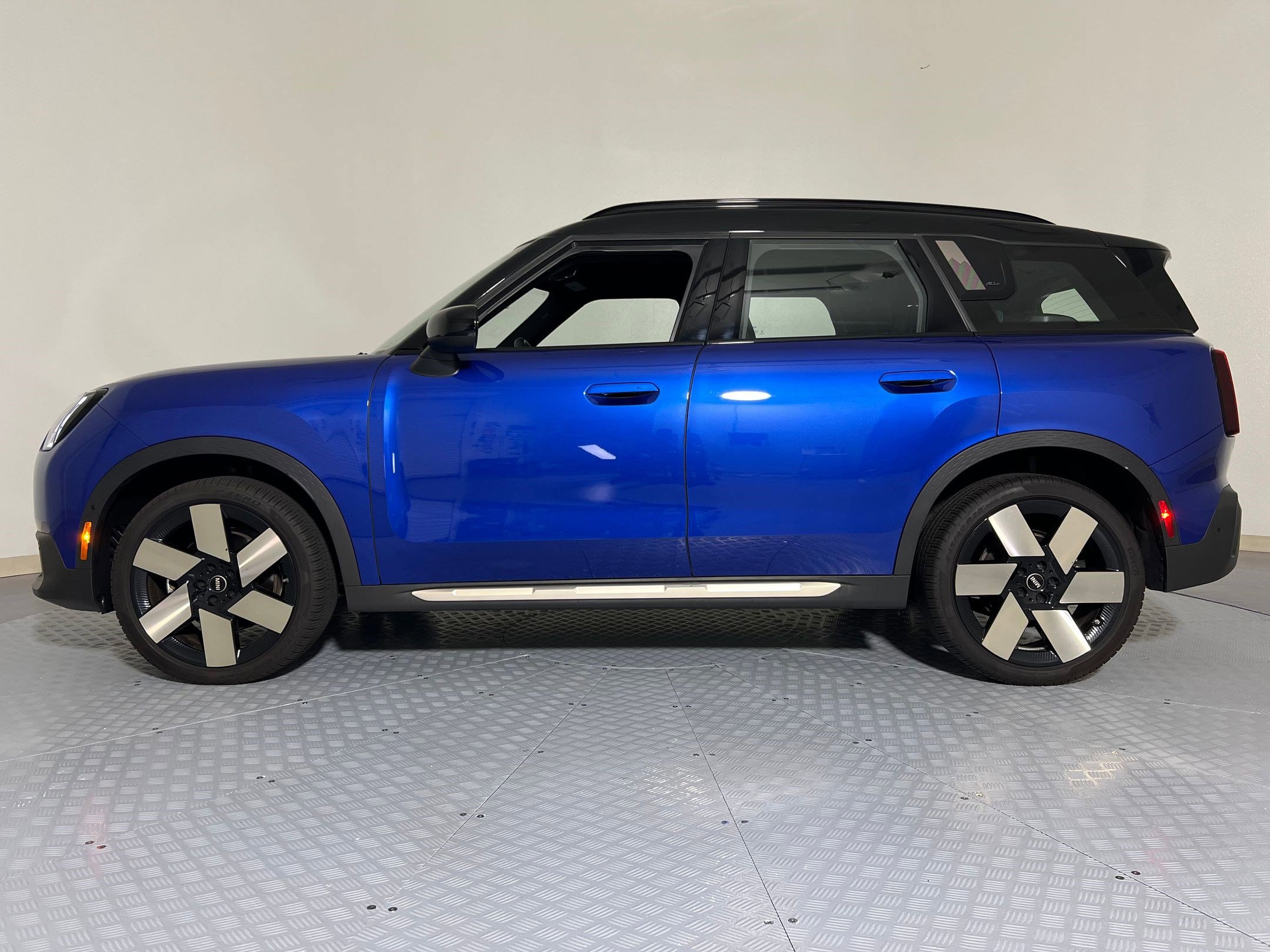2025 Mini Countryman S photo 2