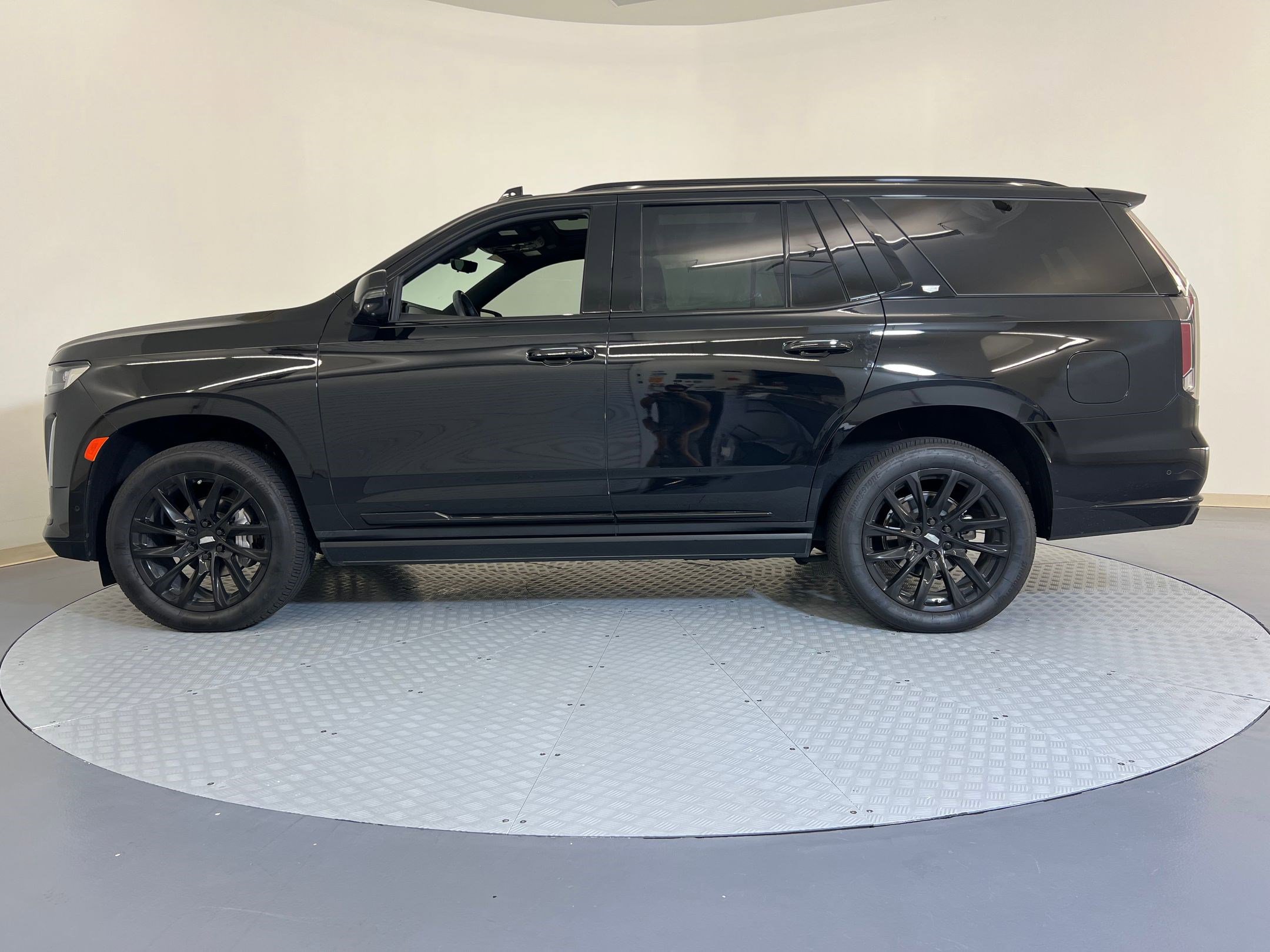 2024 Cadillac Escalade Sport photo 2