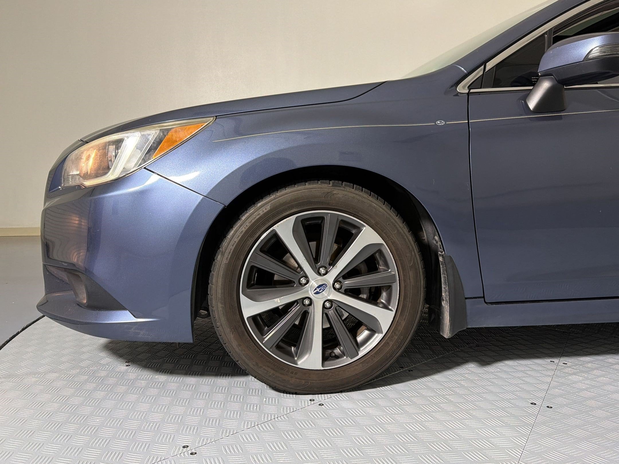 Legacy 2.5i Limited W/Moonroof/Keyless Access/Nav Sedan