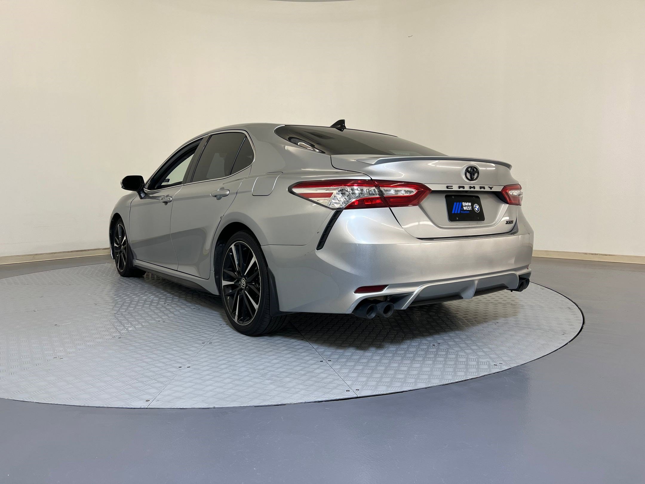2020 Toyota Camry XSE photo 2