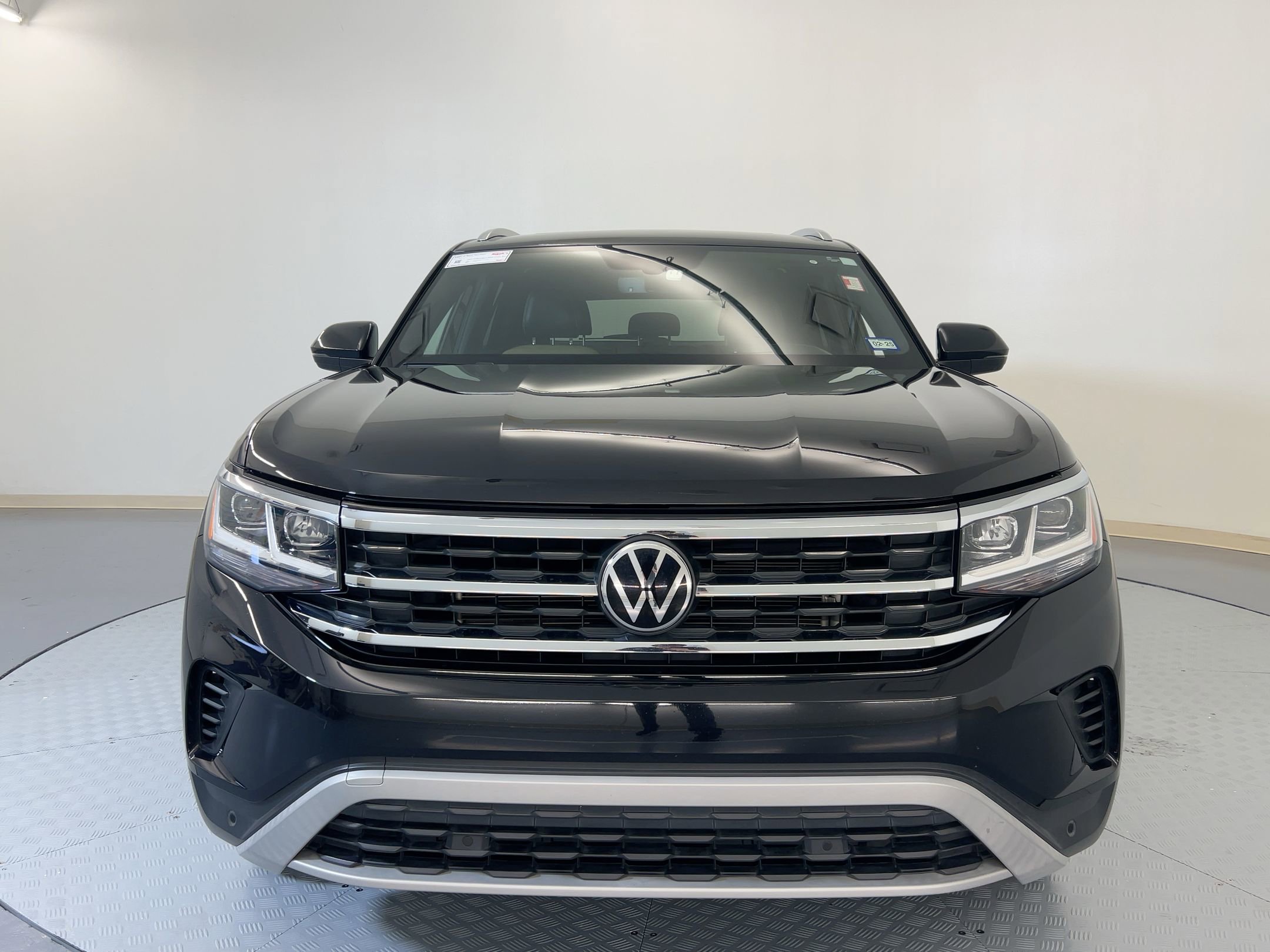2023 Volkswagen Atlas Cross Sport V6 SE Technology photo 2