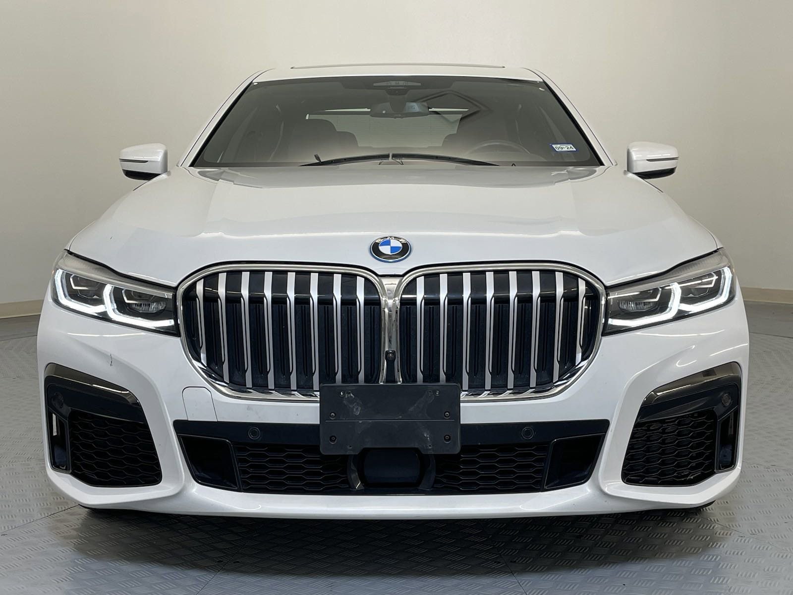 Used 2022 BMW 7 Series 745e with VIN WBA7W4C0XNCH66971 for sale in Katy, TX