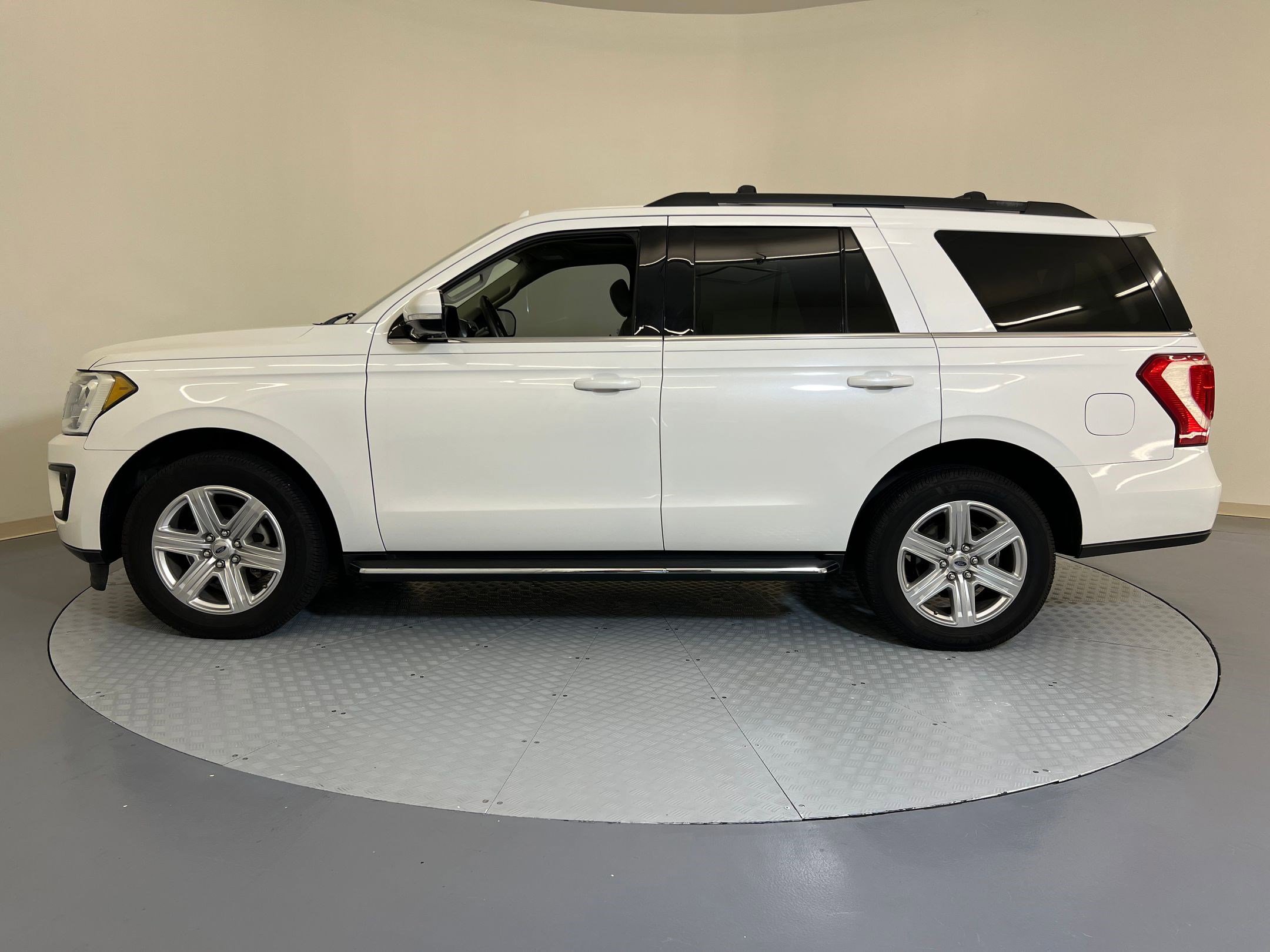 2020 Ford Expedition XLT photo 2