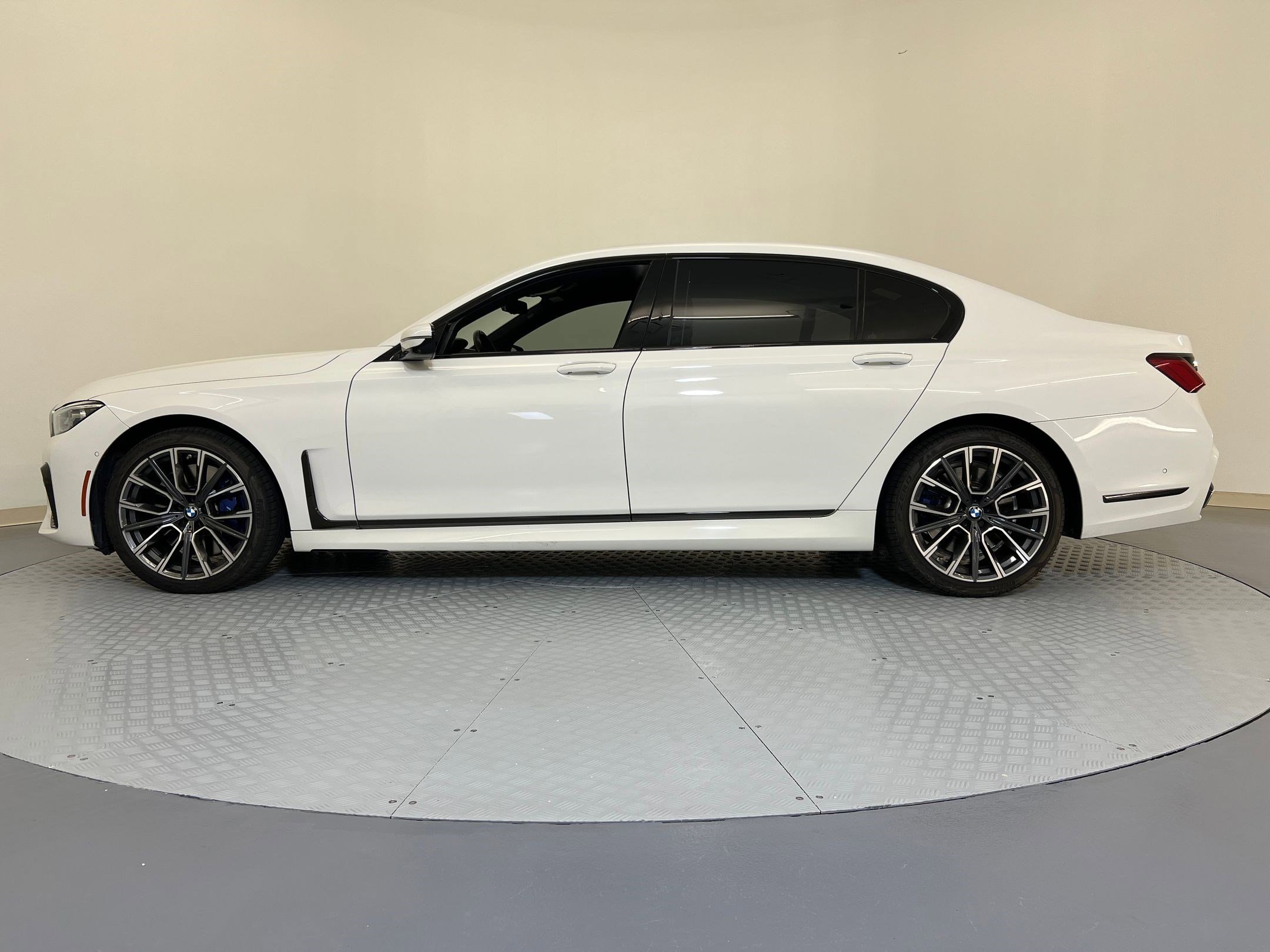 2022 Bmw 750i xDrive photo 2