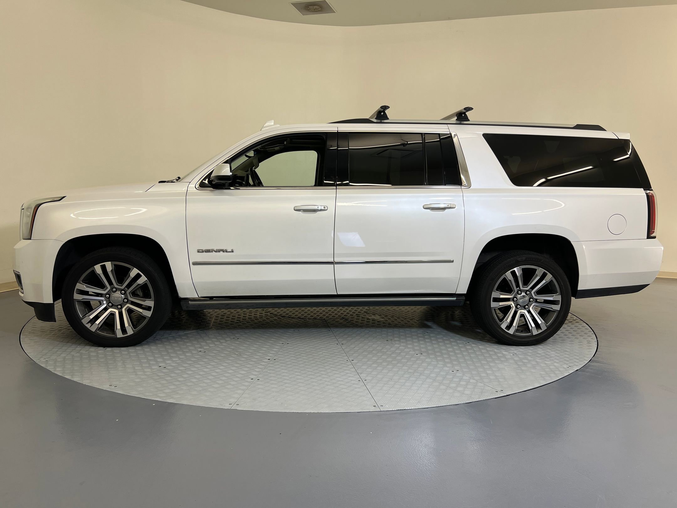 2019 Gmc Yukon XL Denali photo 2