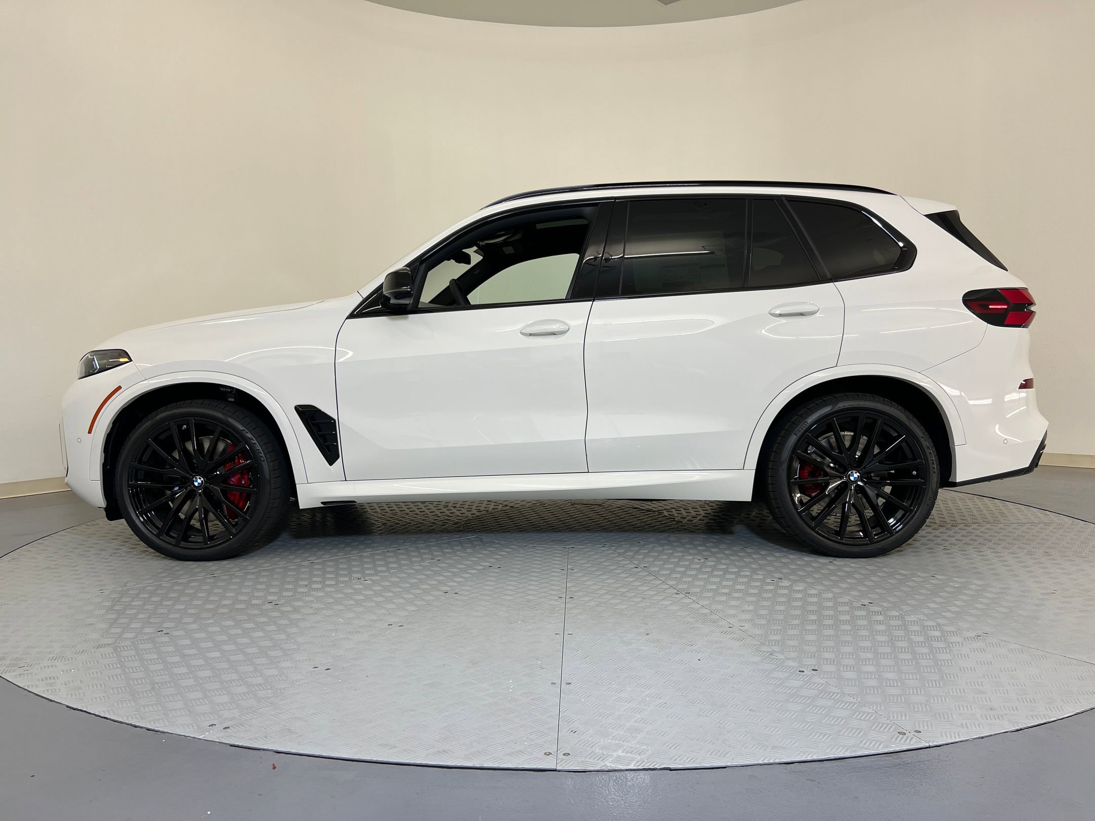 2026 Bmw X5 M60i photo 2